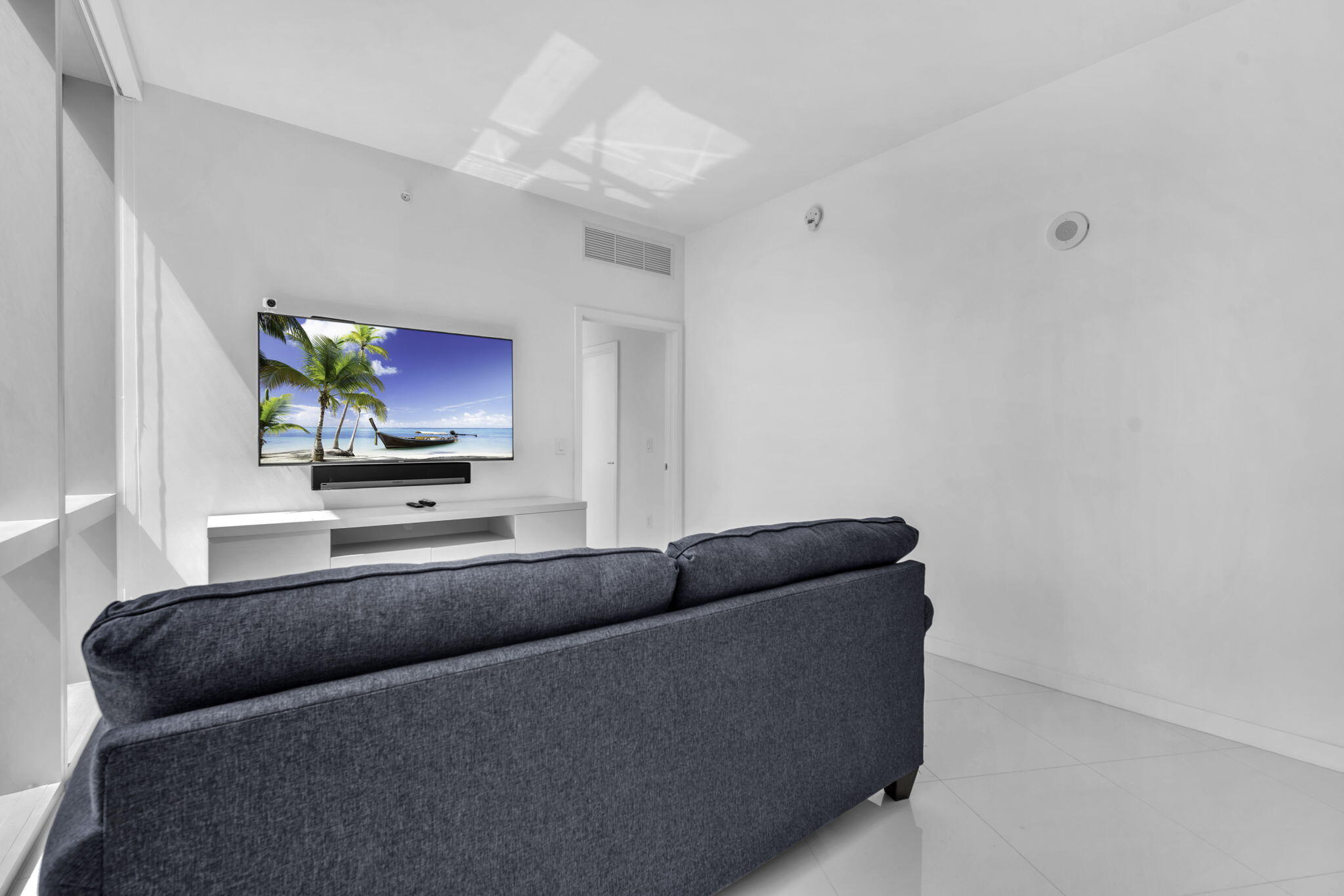 851 NE 1ST #1002, Miami FL 33132
