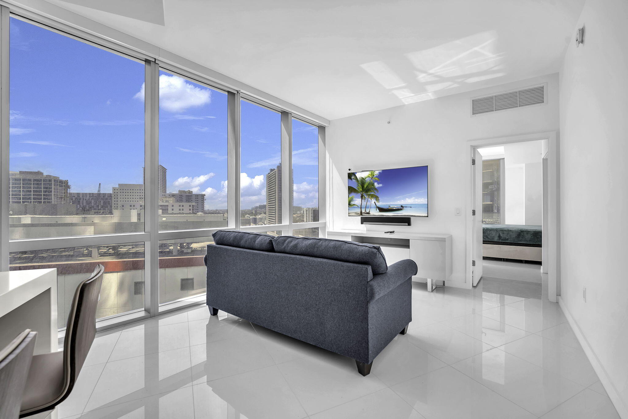851 NE 1ST #1002, Miami FL 33132