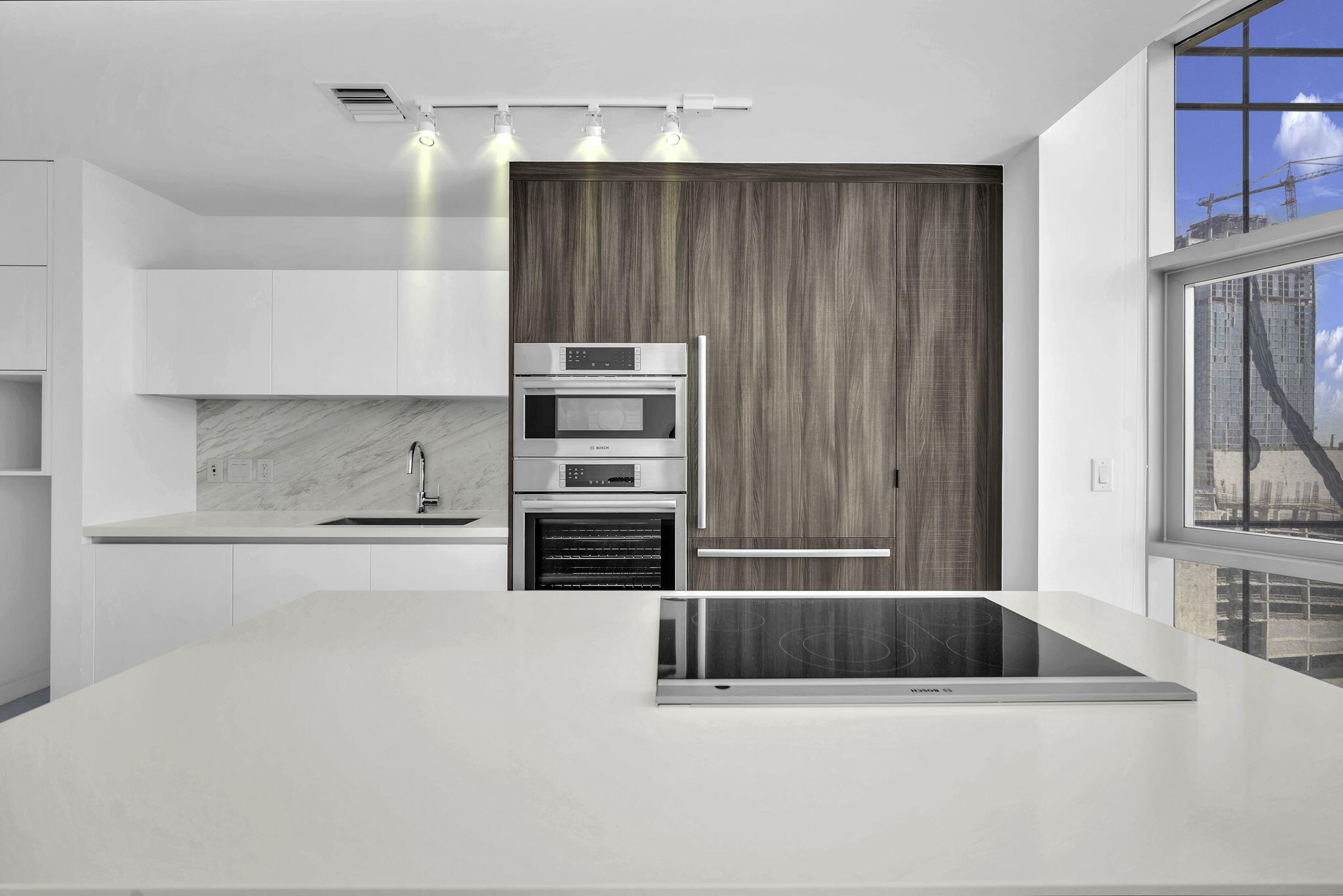 851 NE 1ST #1002, Miami FL 33132