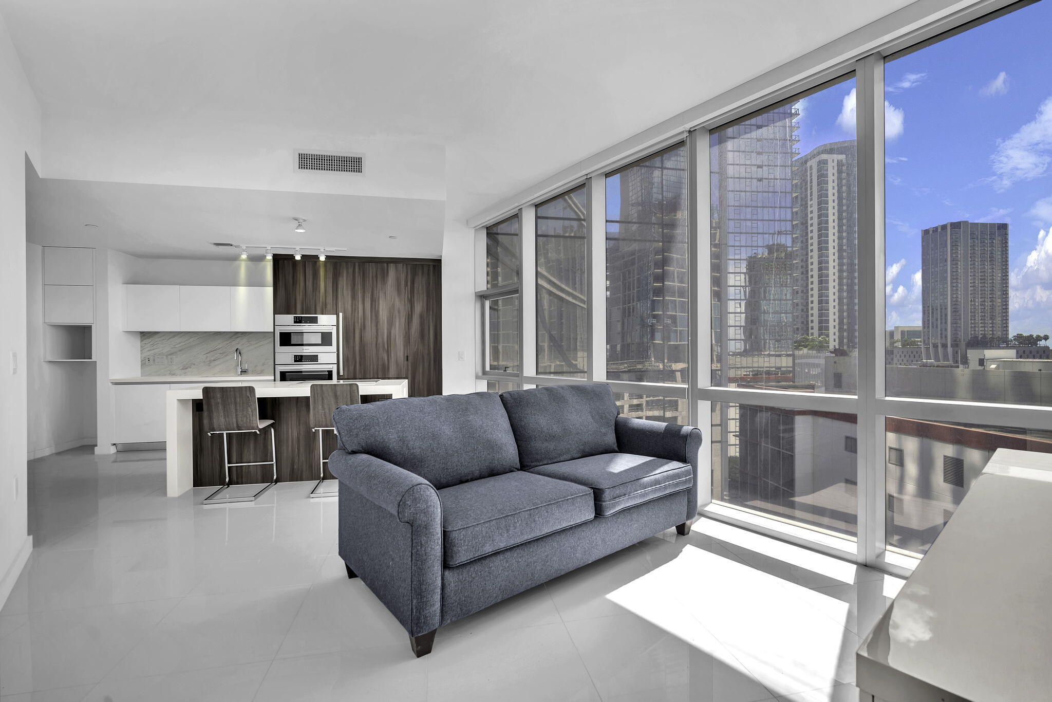 851 NE 1ST #1002, Miami FL 33132