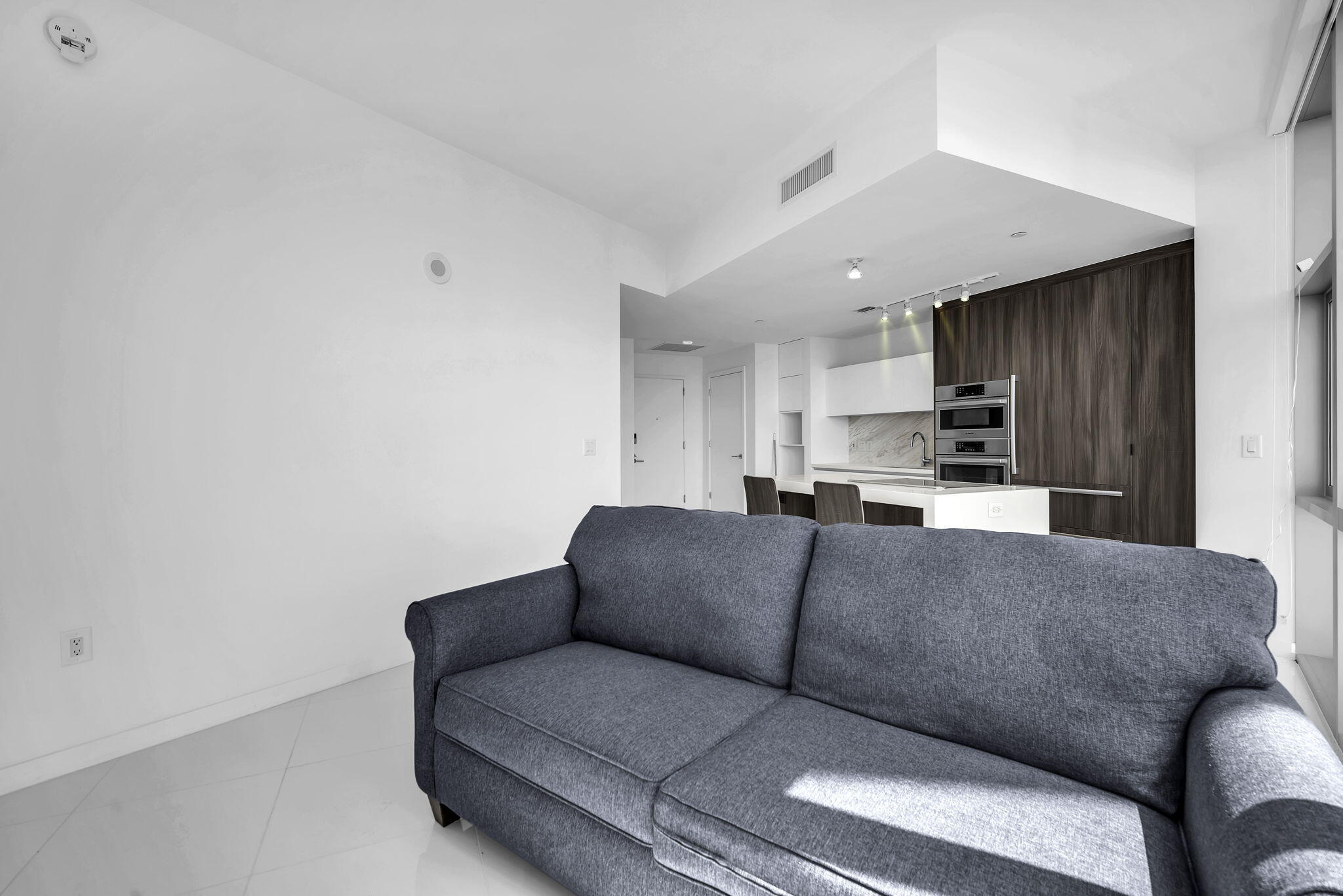 851 NE 1ST #1002, Miami FL 33132