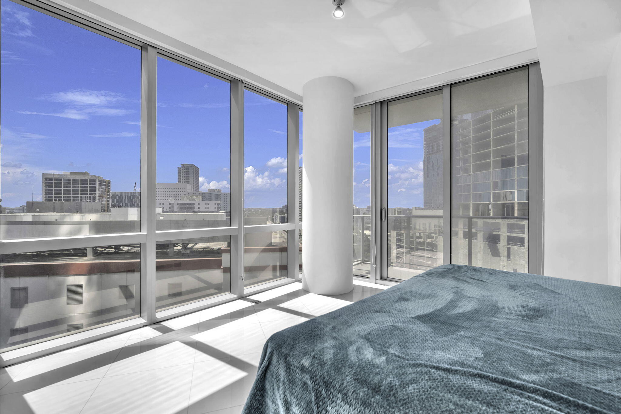 851 NE 1ST #1002, Miami FL 33132