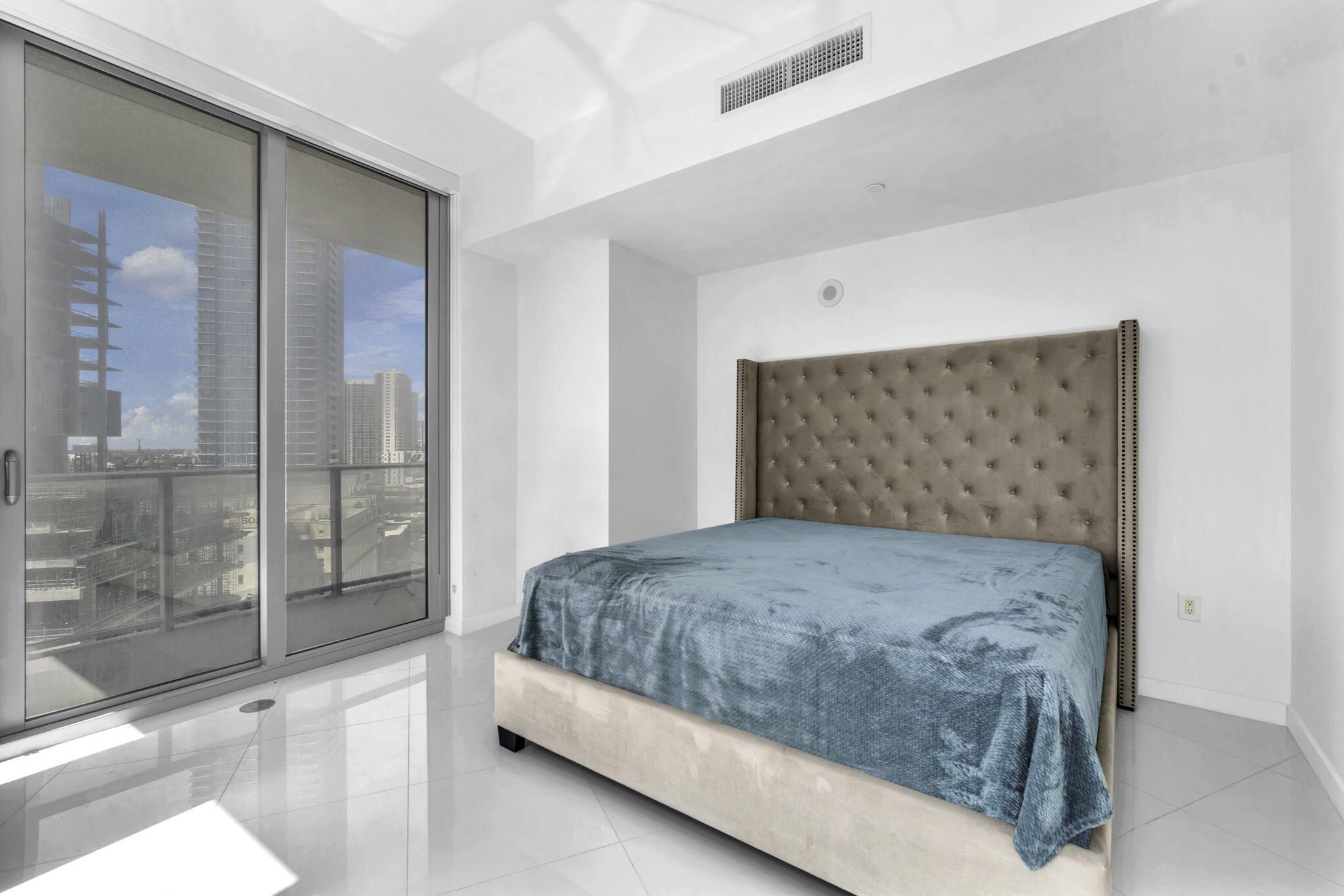 851 NE 1ST #1002, Miami FL 33132