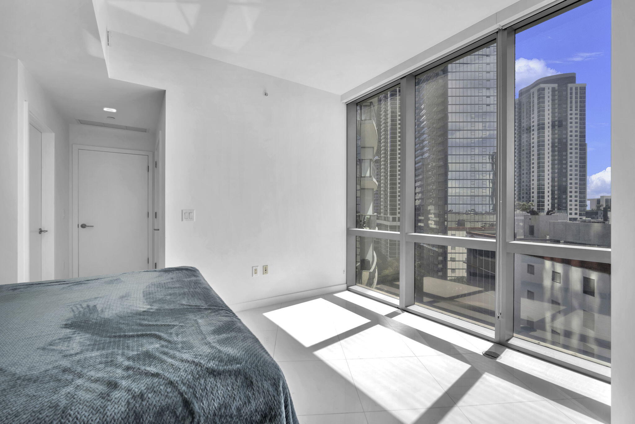 851 NE 1ST #1002, Miami FL 33132