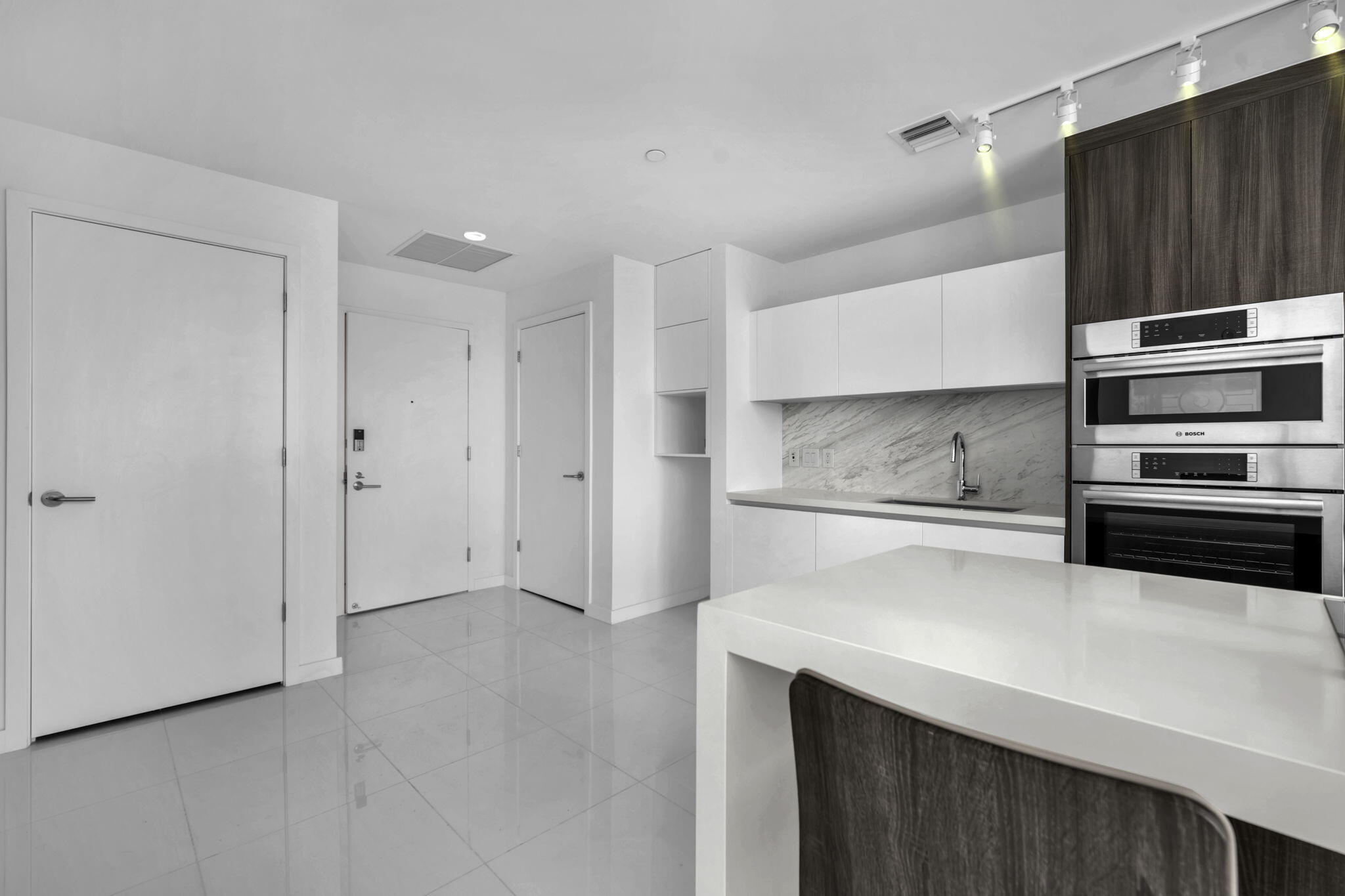 851 NE 1ST #1002, Miami FL 33132