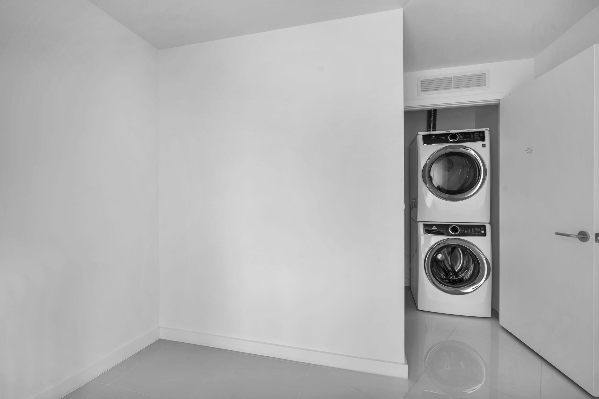 851 NE 1ST #1002, Miami FL 33132