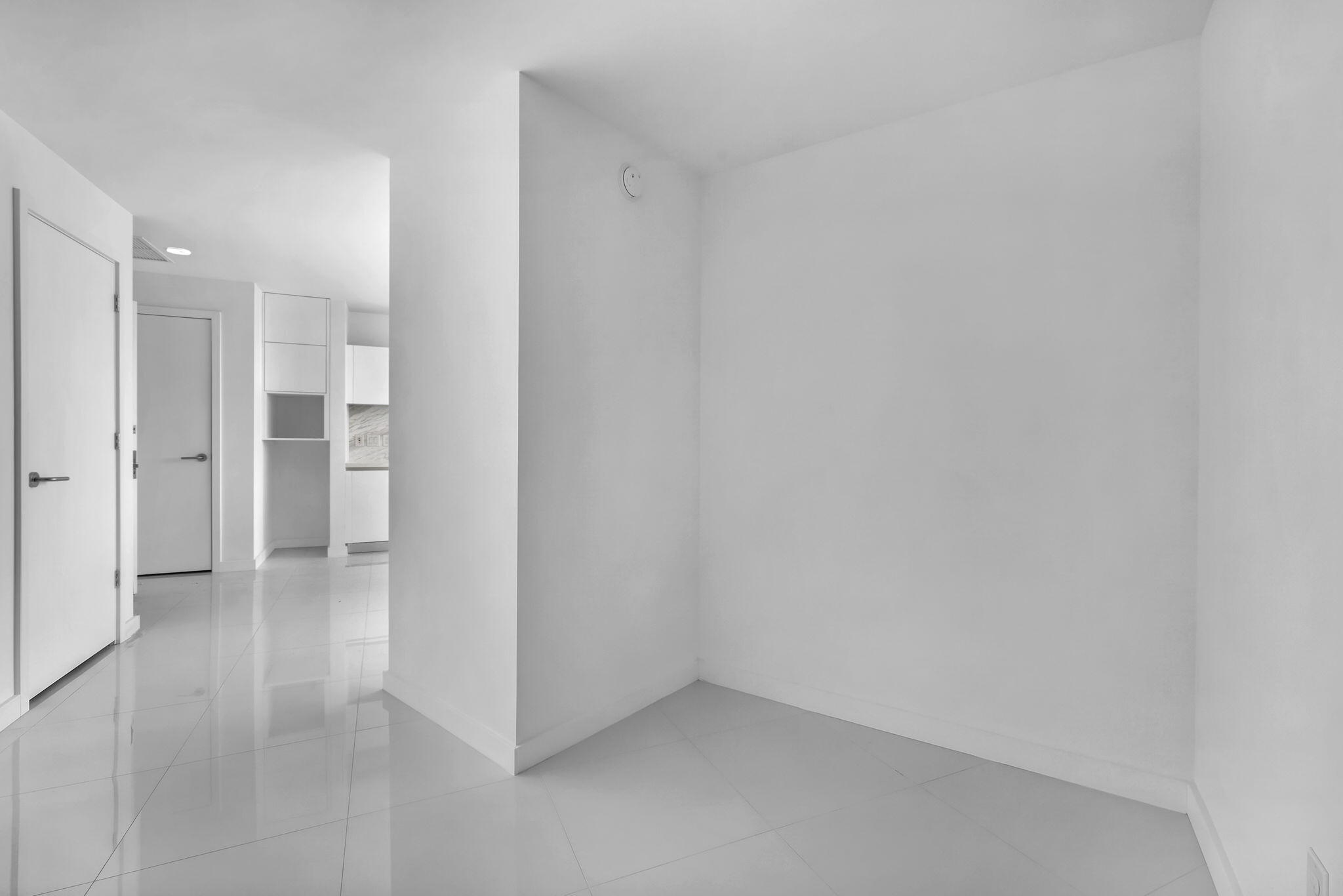 851 NE 1ST #1002, Miami FL 33132