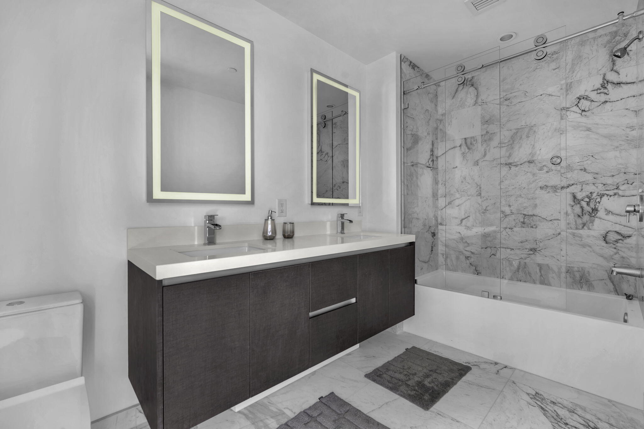 851 NE 1ST #1002, Miami FL 33132
