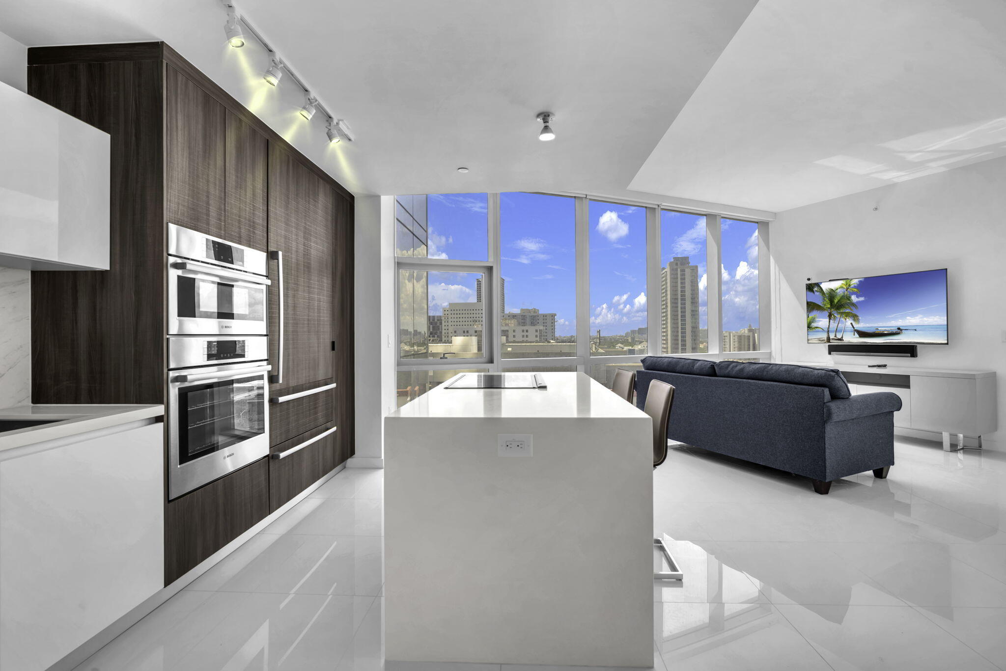 851 NE 1ST #1002, Miami FL 33132