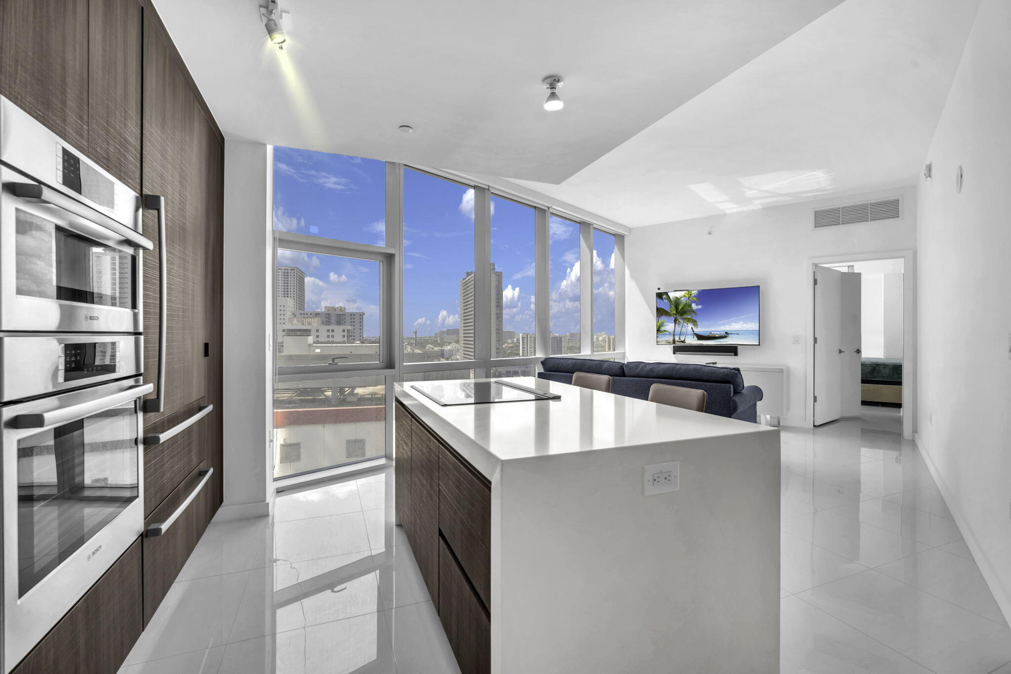 851 NE 1ST #1002, Miami FL 33132