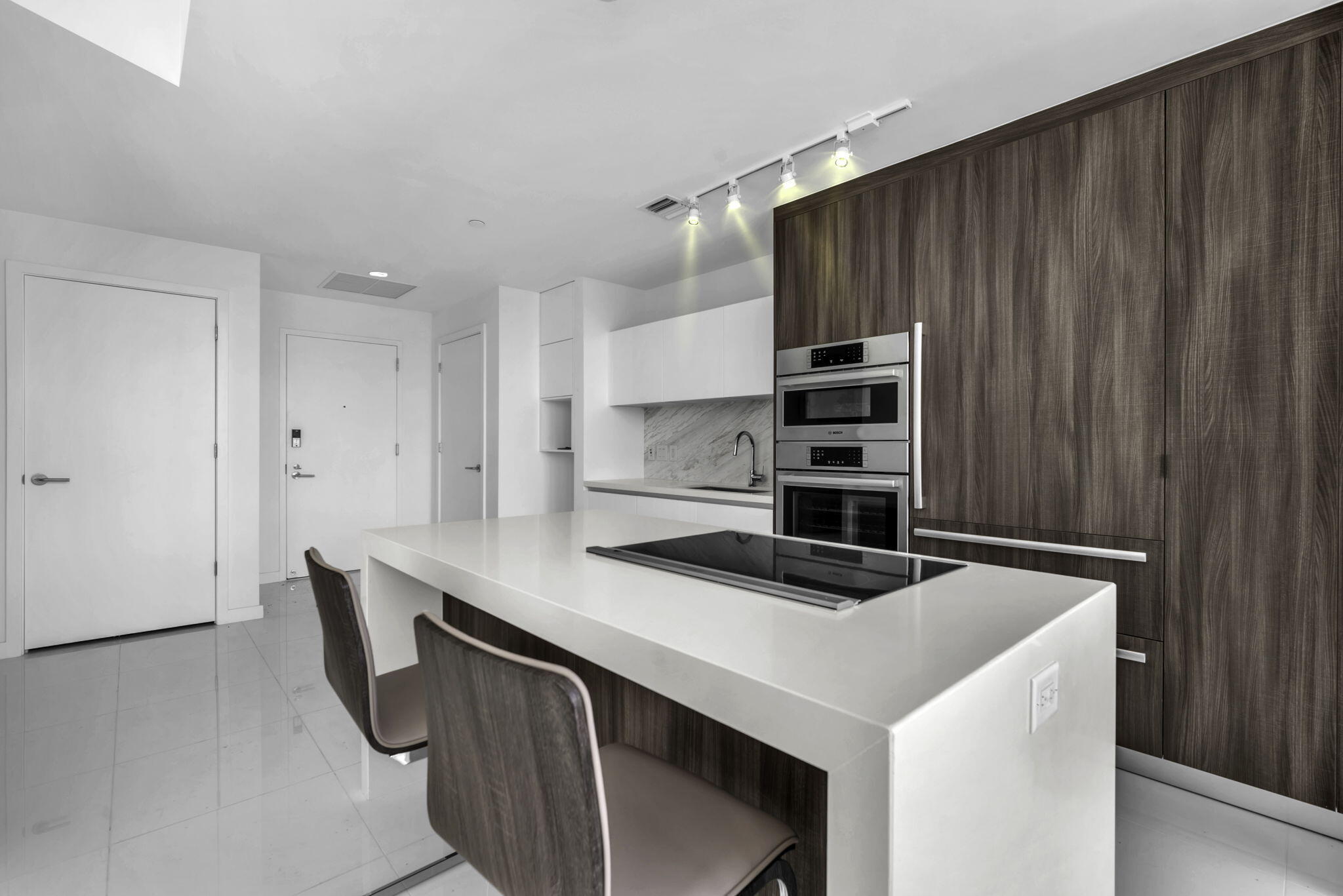851 NE 1ST #1002, Miami FL 33132