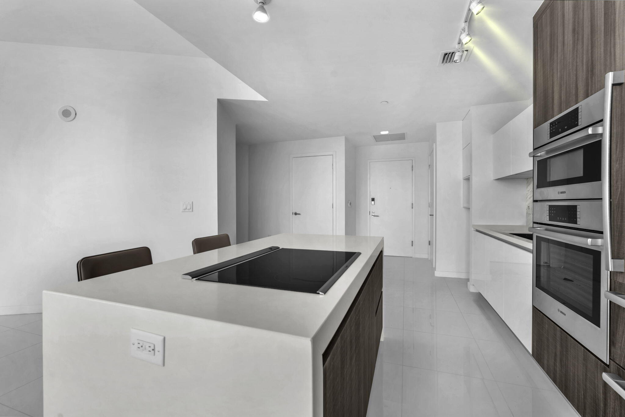 851 NE 1ST #1002, Miami FL 33132