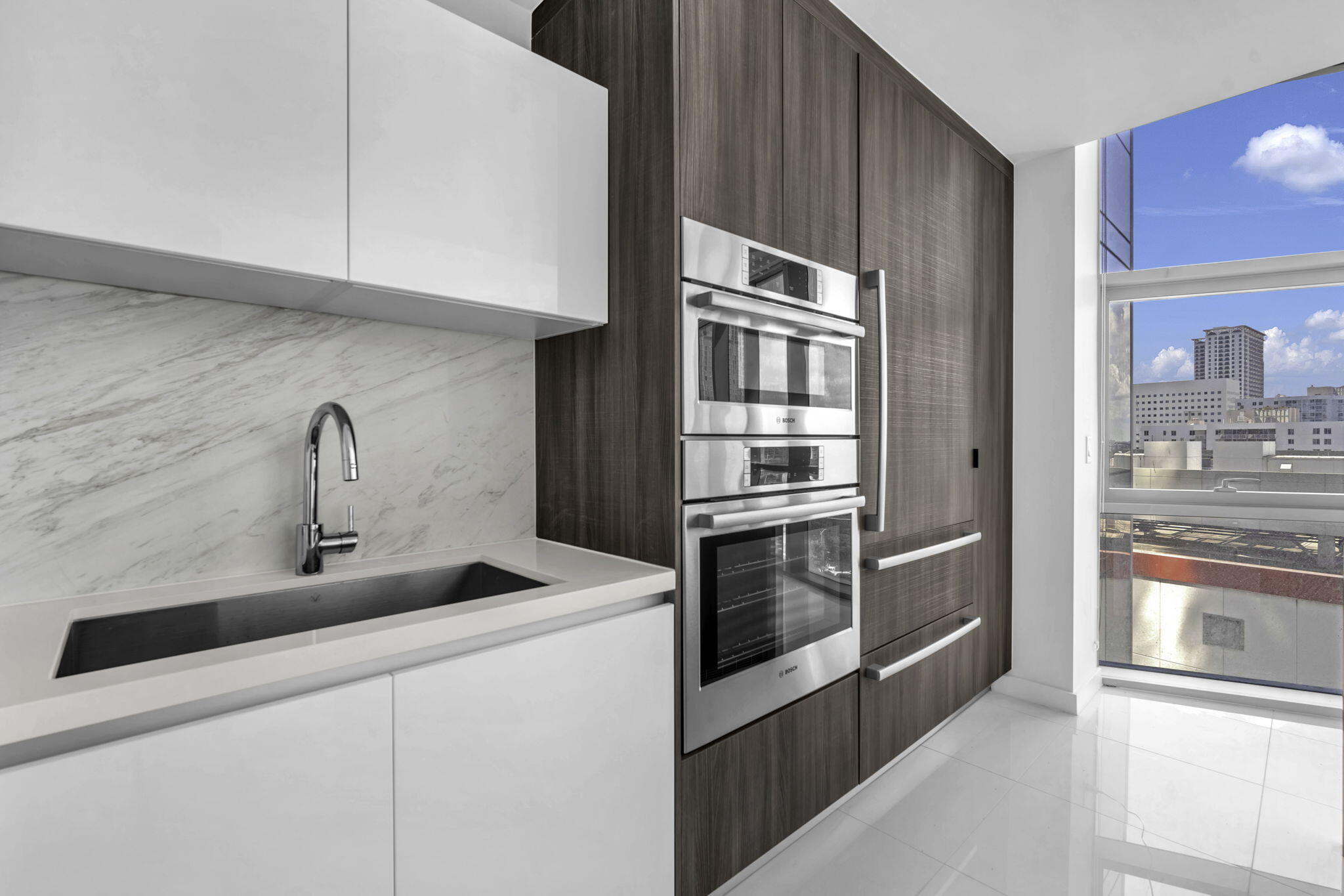 851 NE 1ST #1002, Miami FL 33132