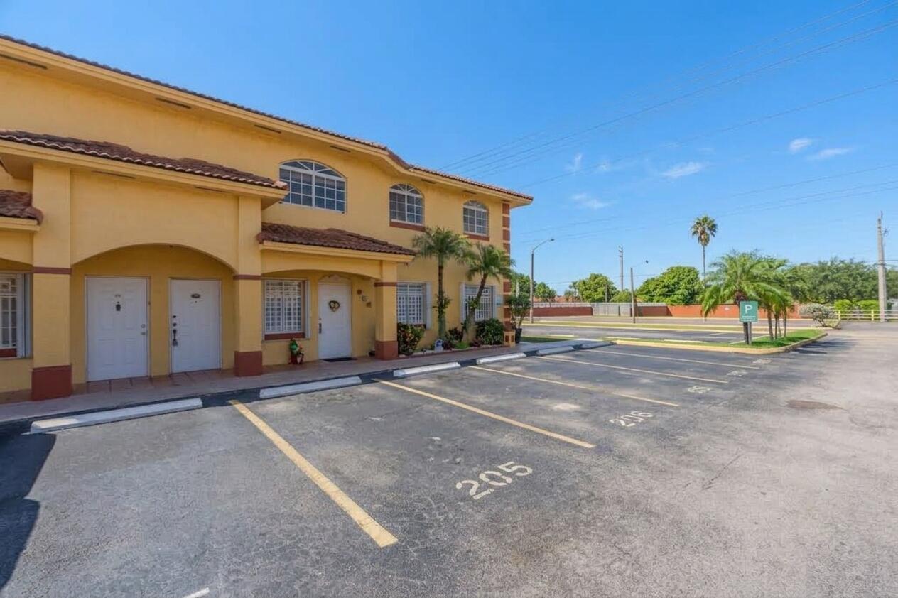 7520 W 20TH #206, Hialeah FL 33016