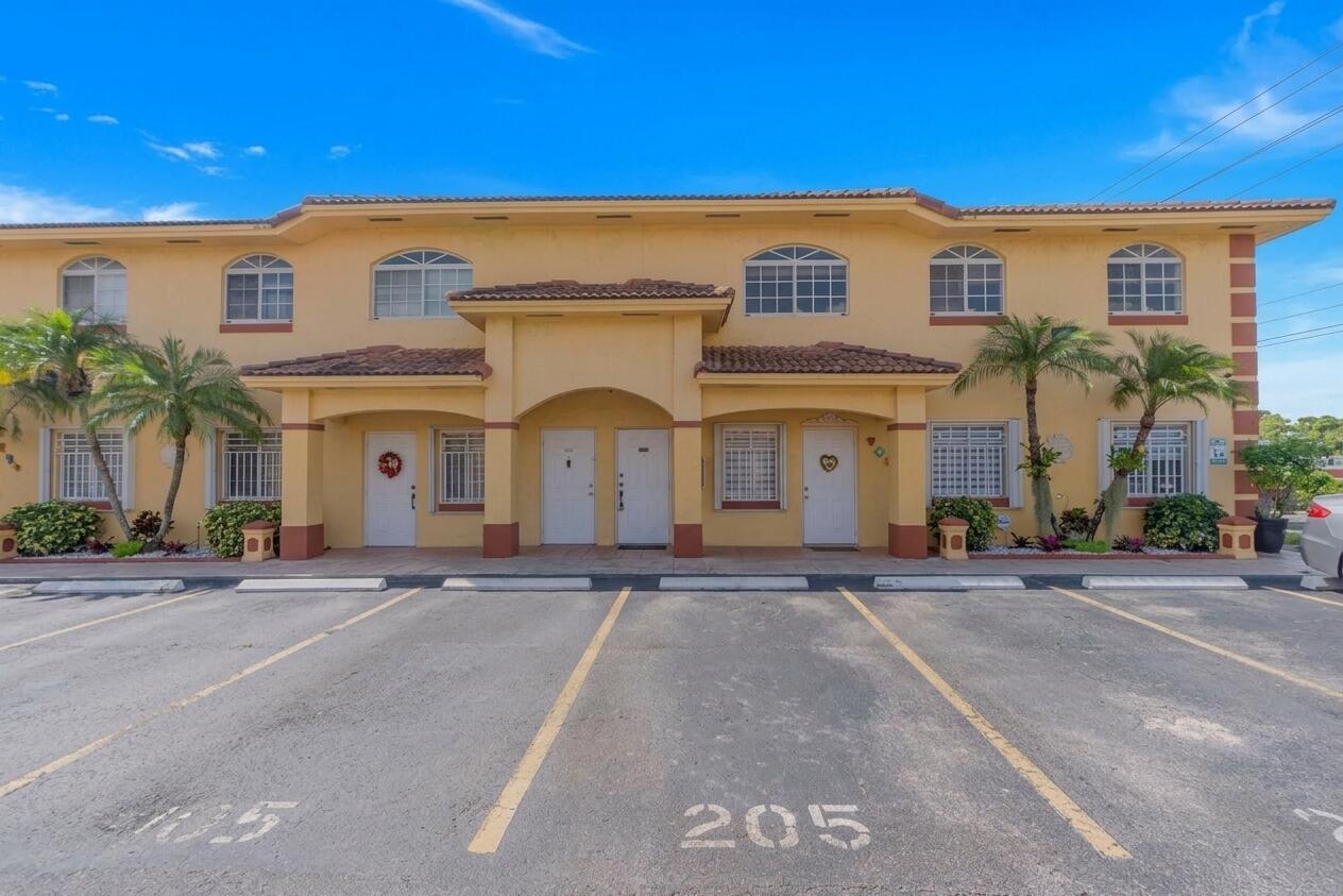 7520 W 20TH #206, Hialeah FL 33016