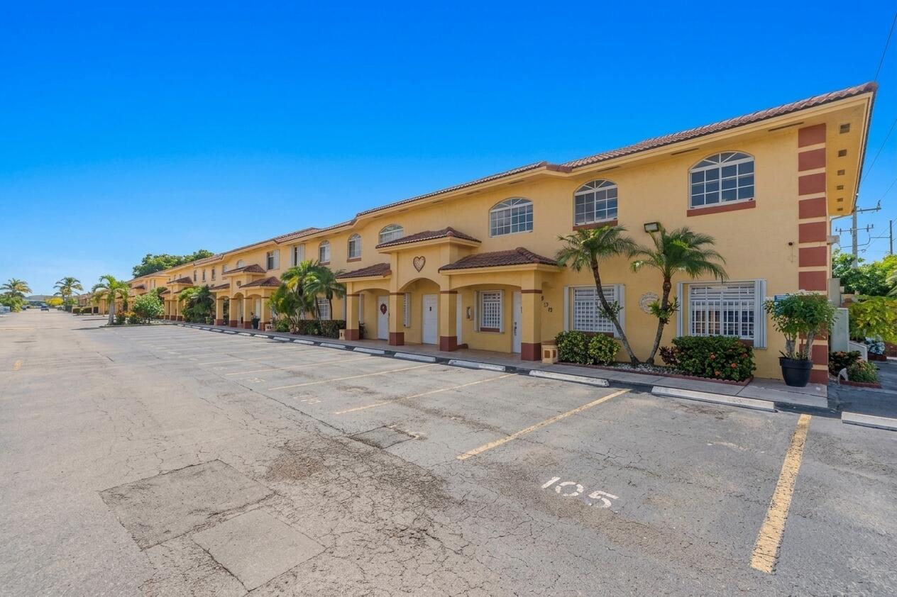 7520 W 20TH #206, Hialeah FL 33016