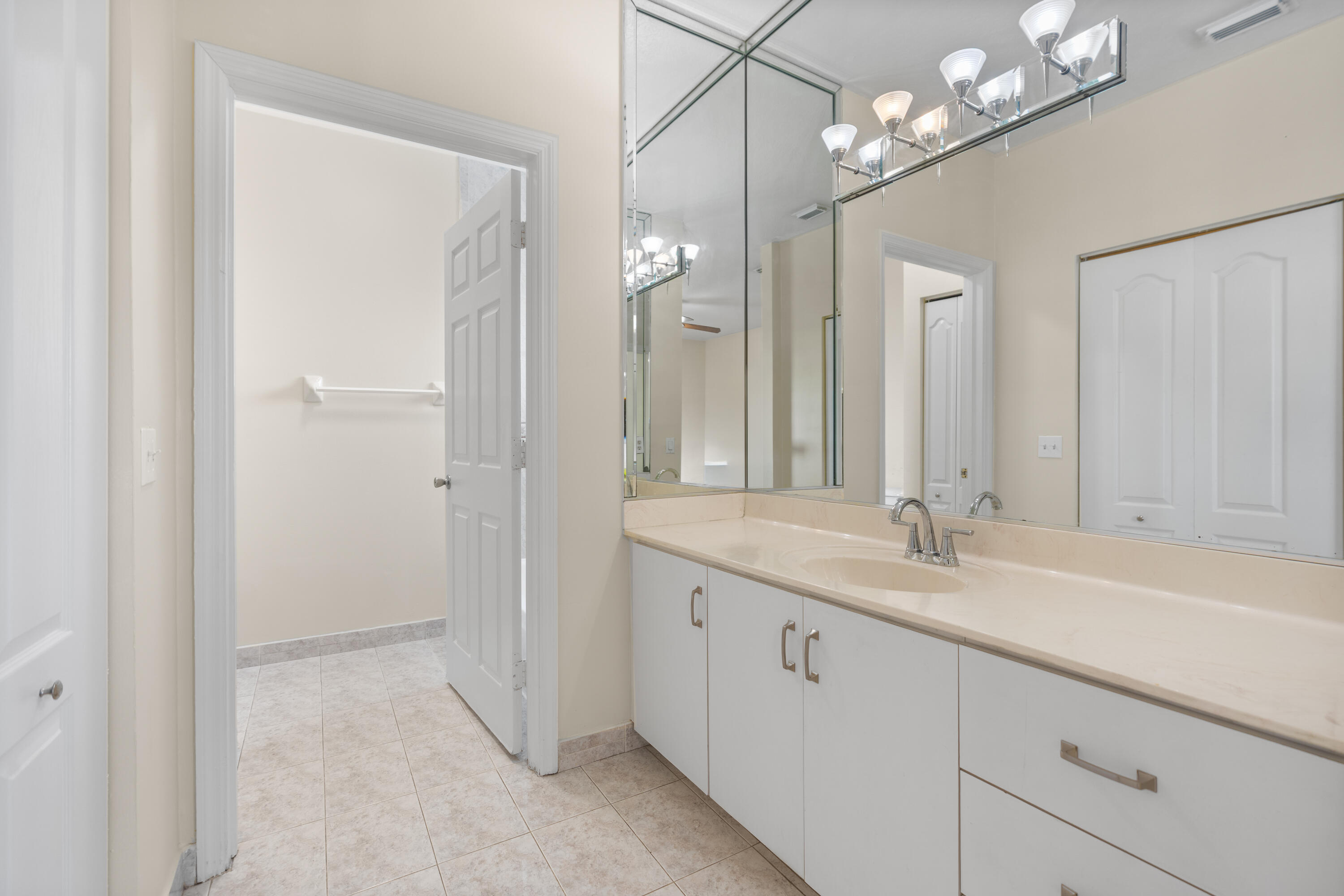 7520 W 20TH #206, Hialeah FL 33016