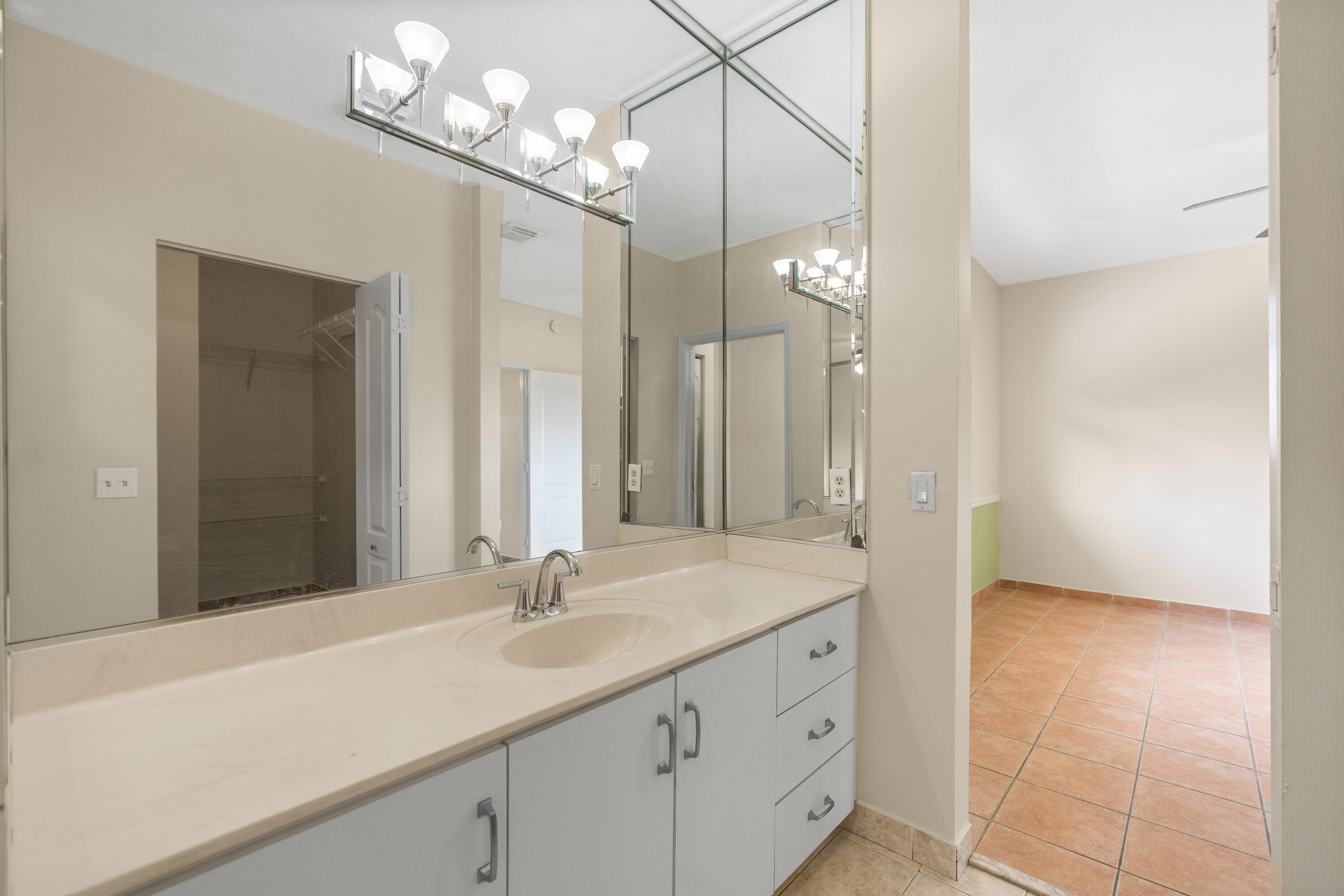 7520 W 20TH #206, Hialeah FL 33016