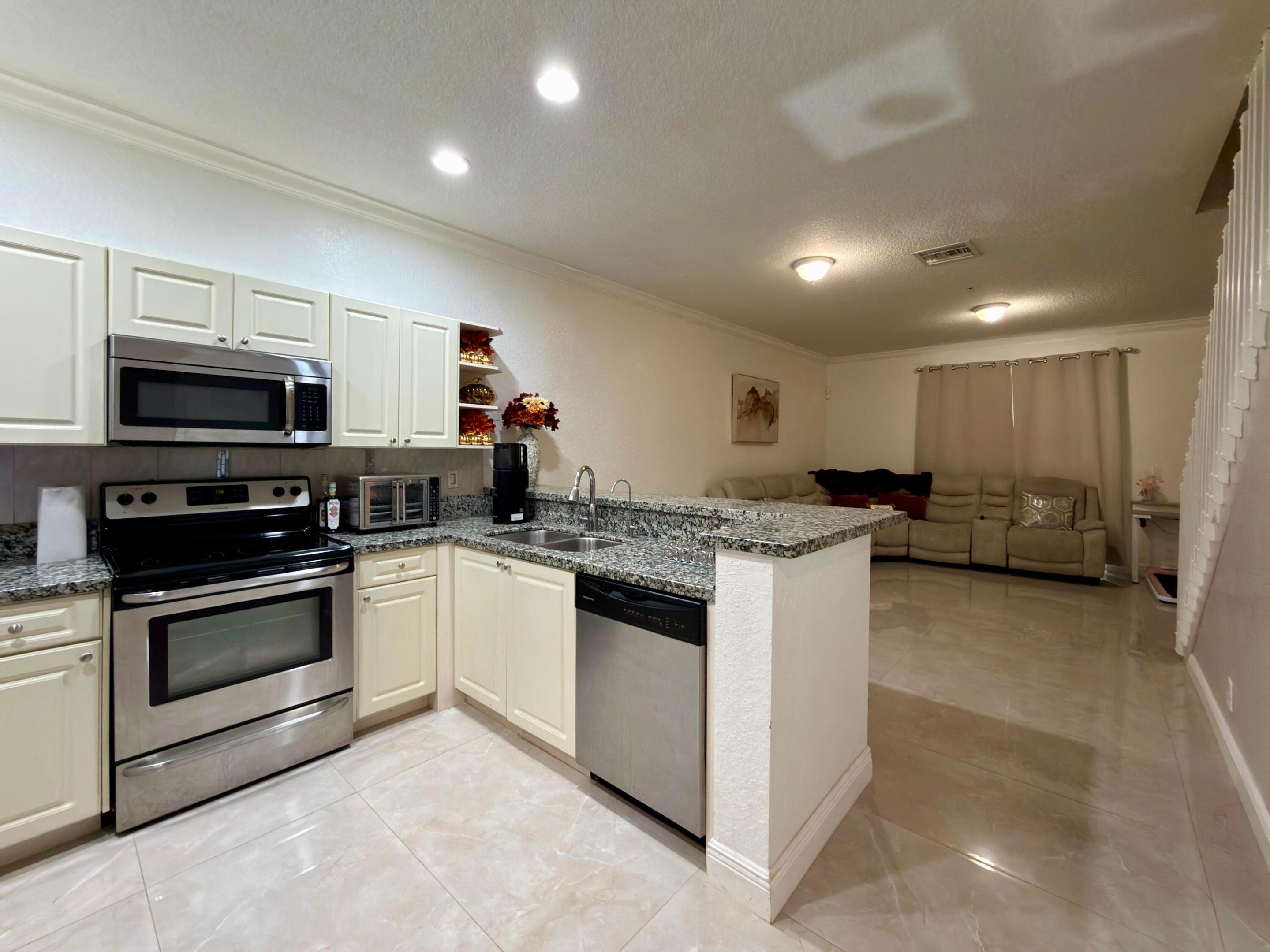 1431 NW 36TH, Lauderhill FL 33311