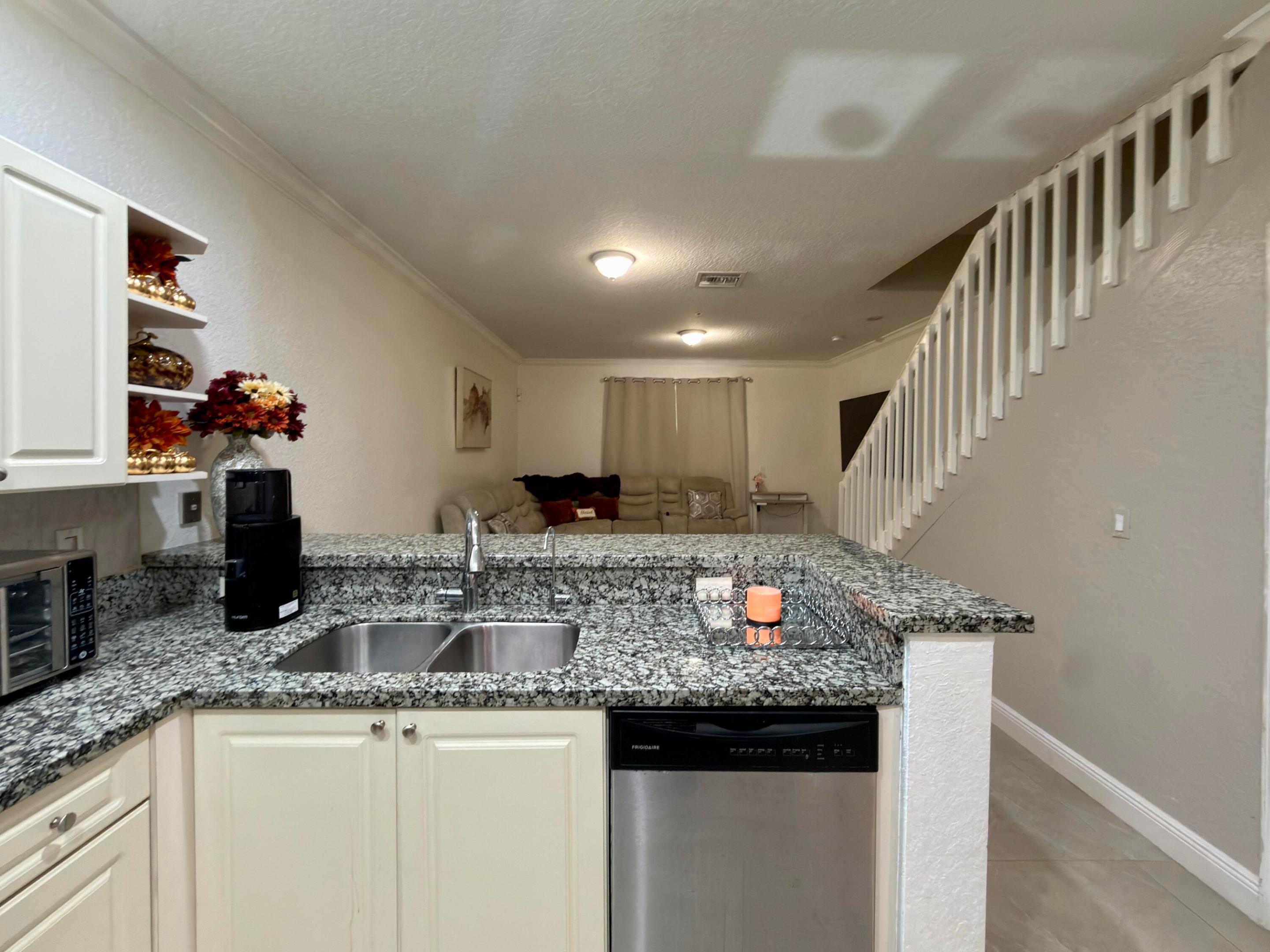 1431 NW 36TH, Lauderhill FL 33311