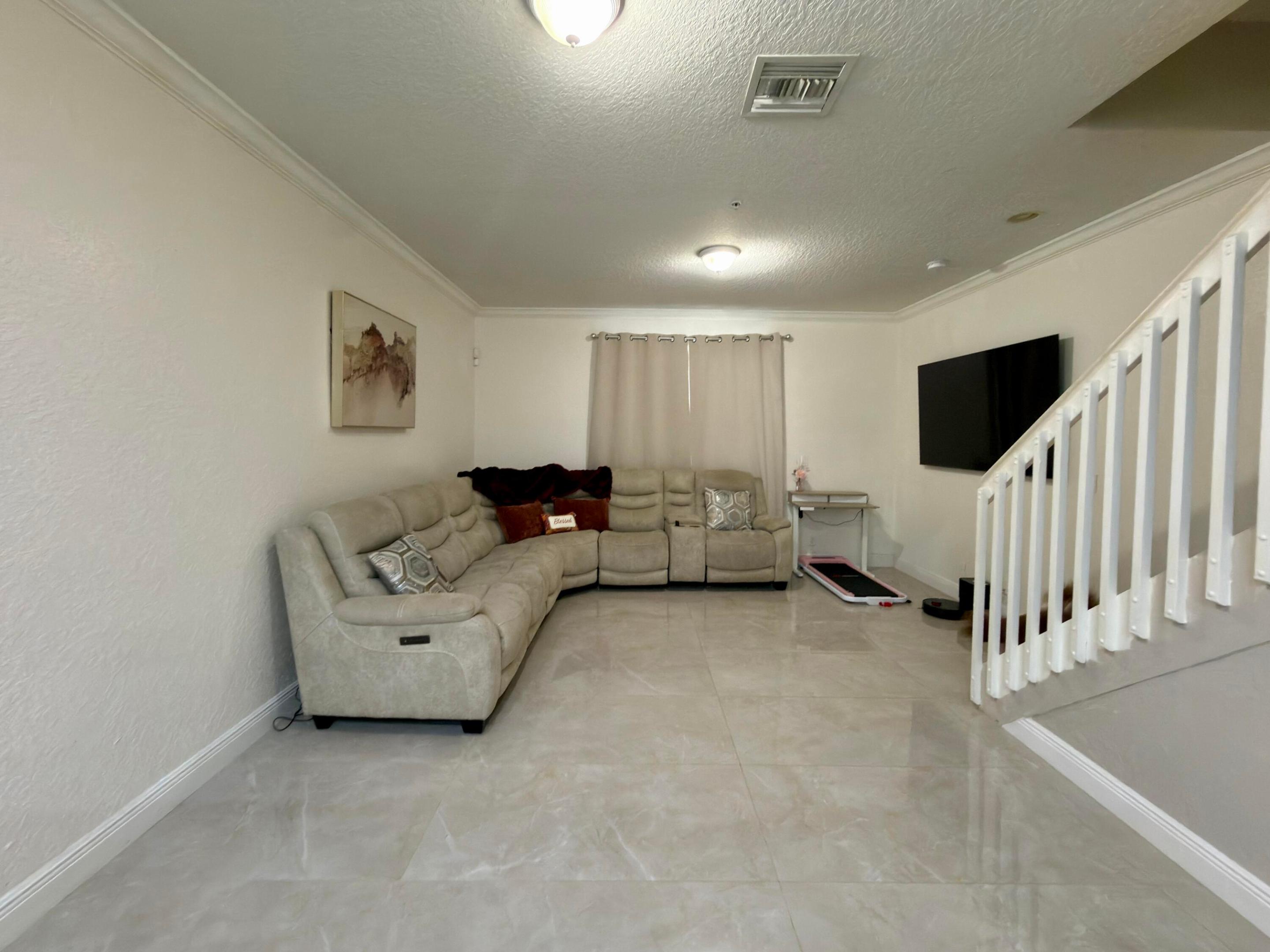 1431 NW 36TH, Lauderhill FL 33311