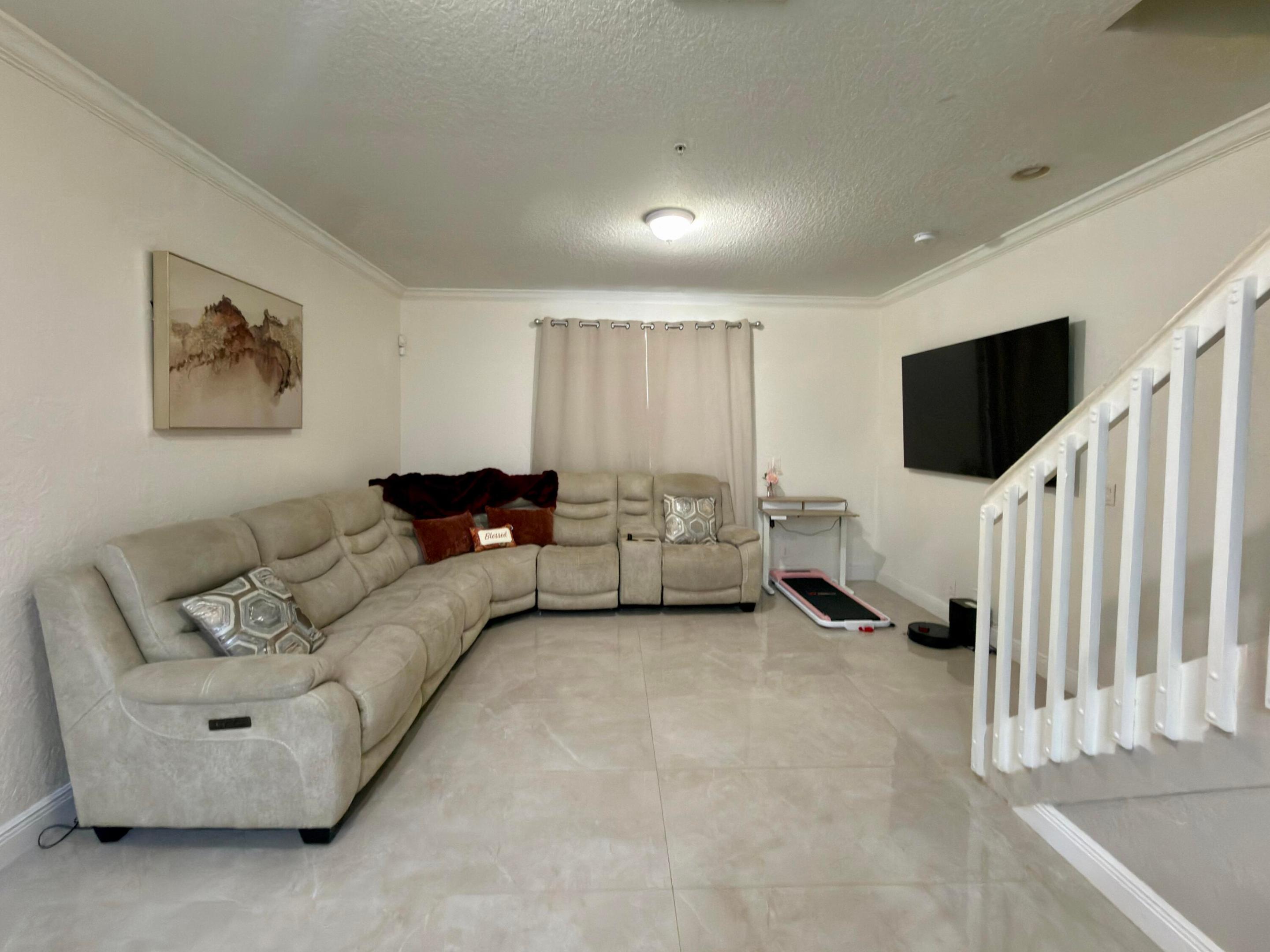 1431 NW 36TH, Lauderhill FL 33311
