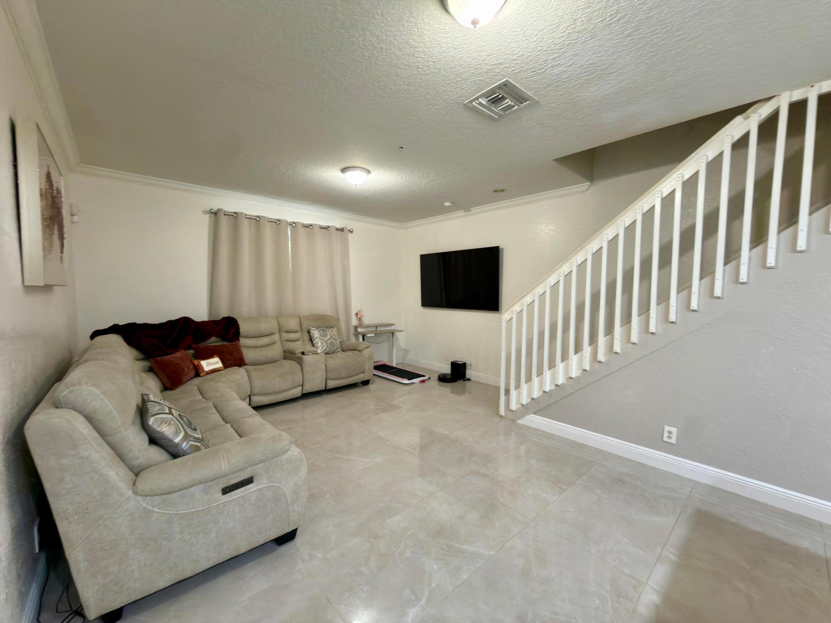 1431 NW 36TH, Lauderhill FL 33311