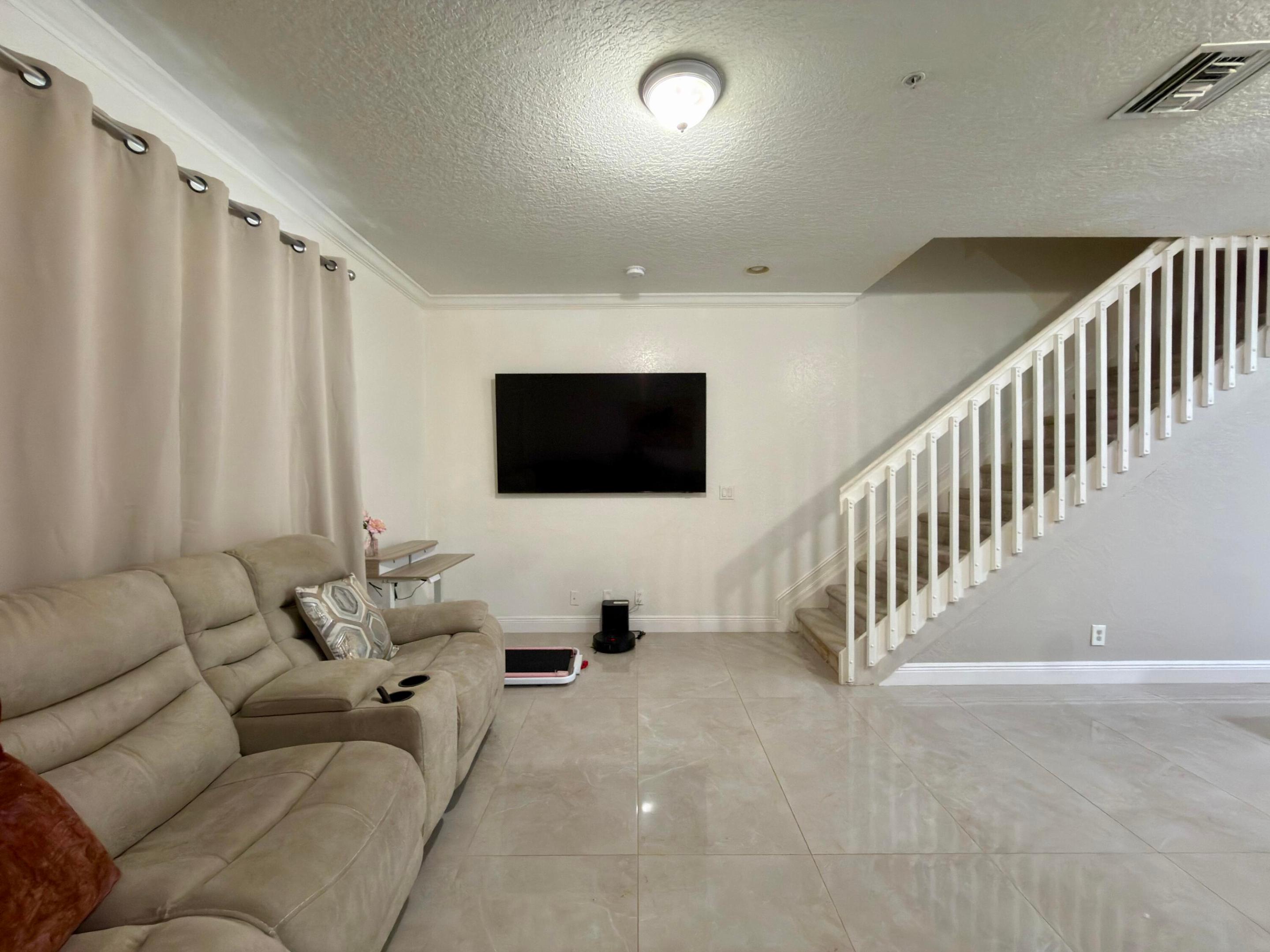 1431 NW 36TH, Lauderhill FL 33311