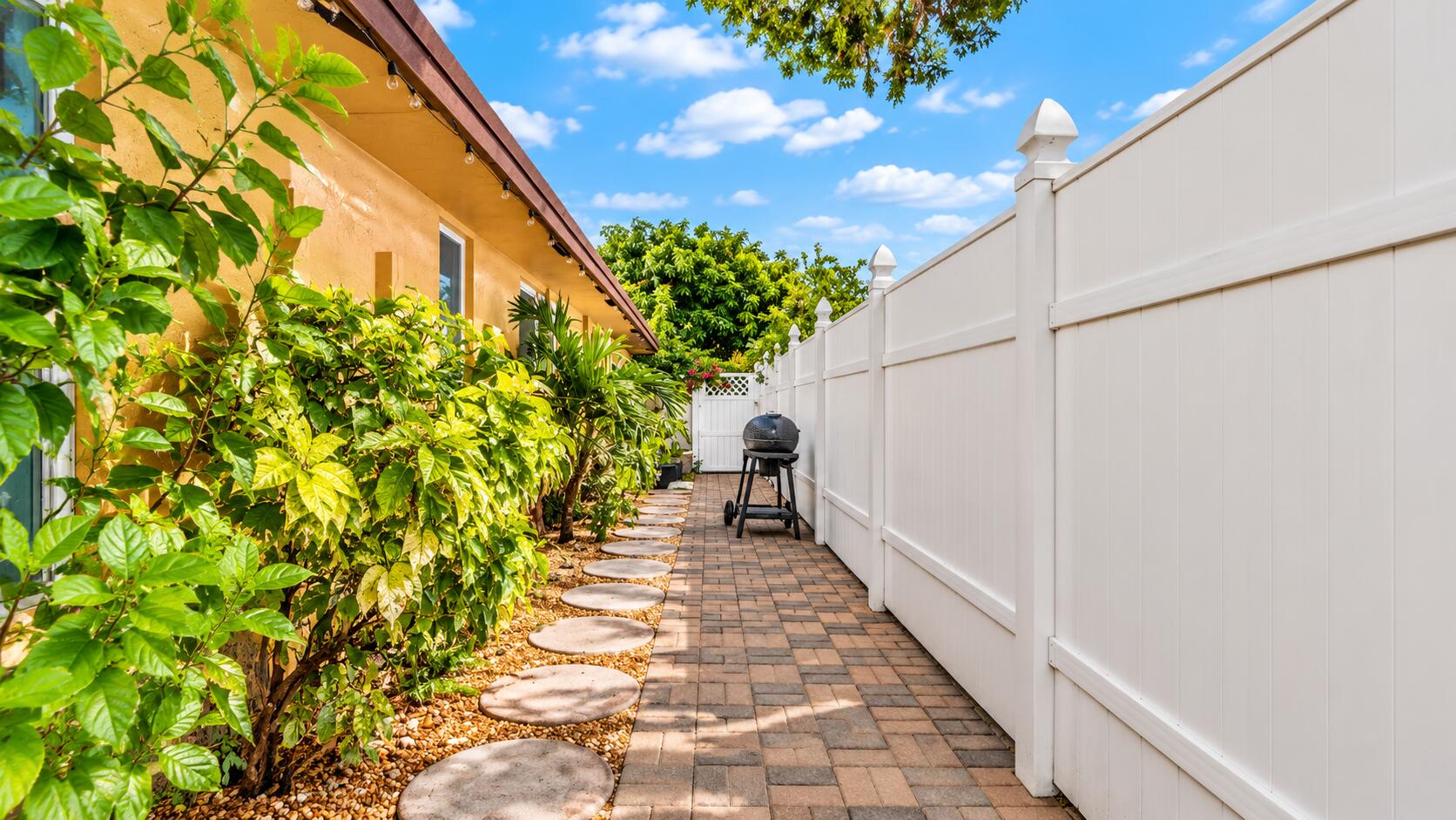 7430 NW 49TH, Lauderhill FL 33319