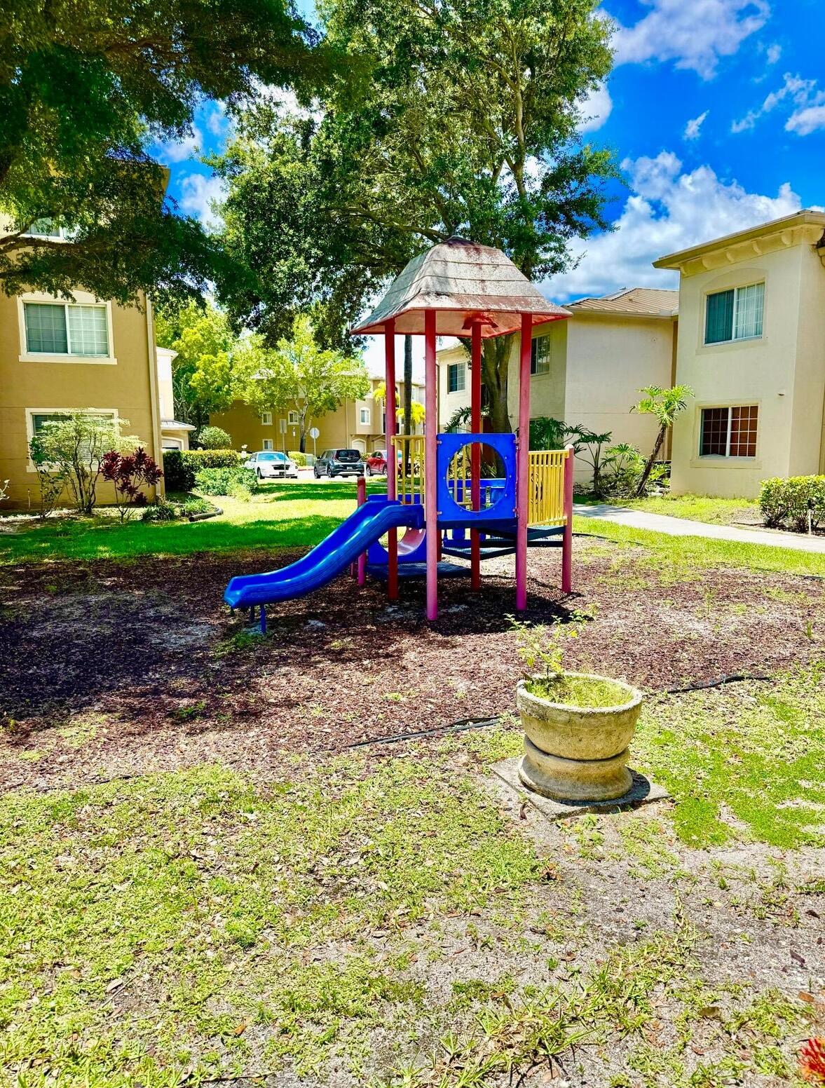 500 CRESTWOOD #502, Royal Palm Beach FL 33411