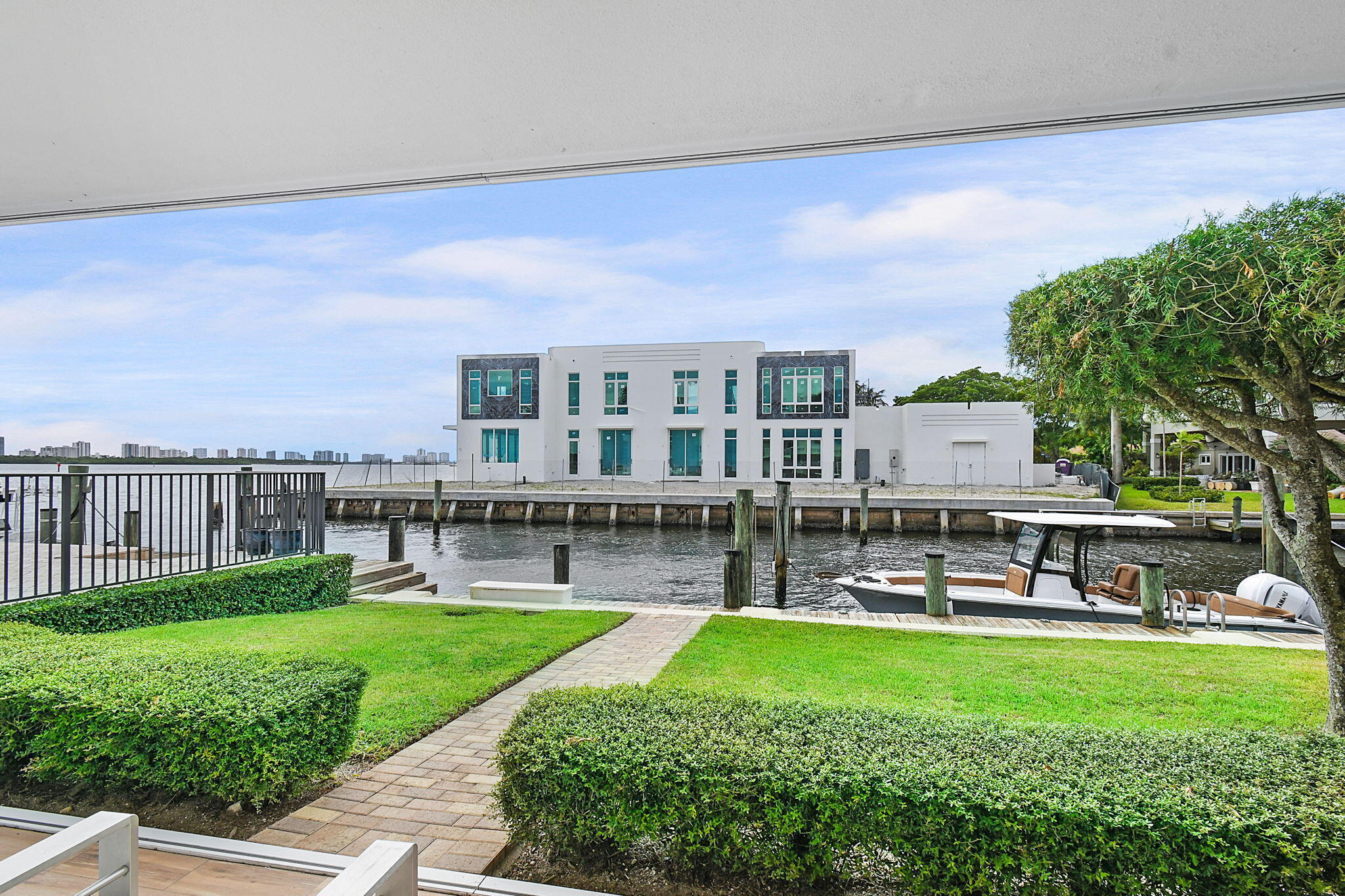 68 YACHT CLUB #12, North Palm Beach FL 33408