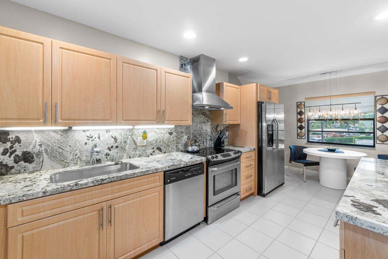 68 Eastgate #D, Boynton Beach FL 33436