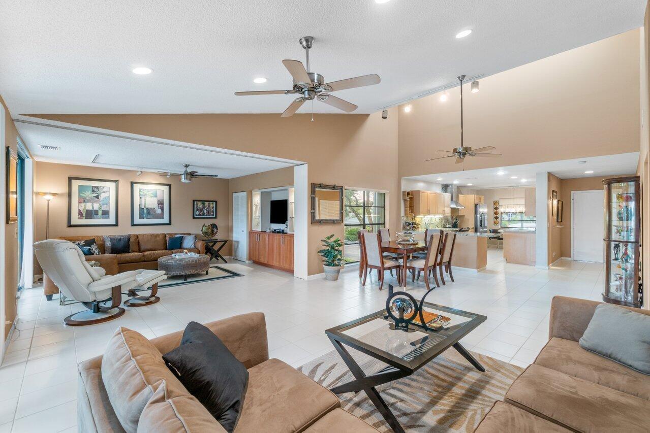 68 Eastgate #D, Boynton Beach FL 33436