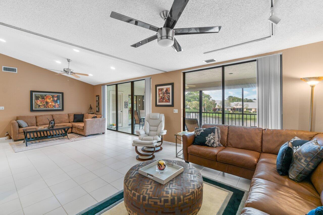 68 Eastgate #D, Boynton Beach FL 33436