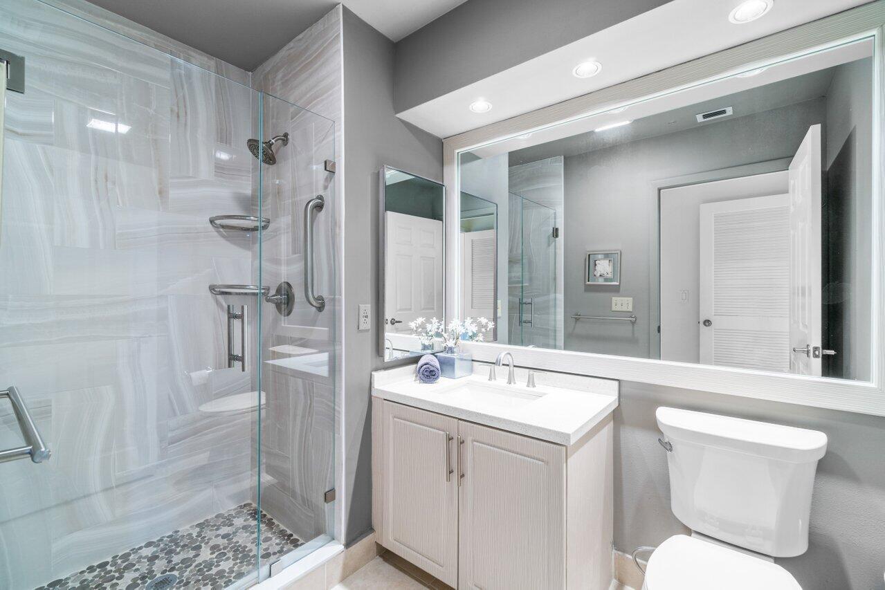 68 Eastgate #D, Boynton Beach FL 33436