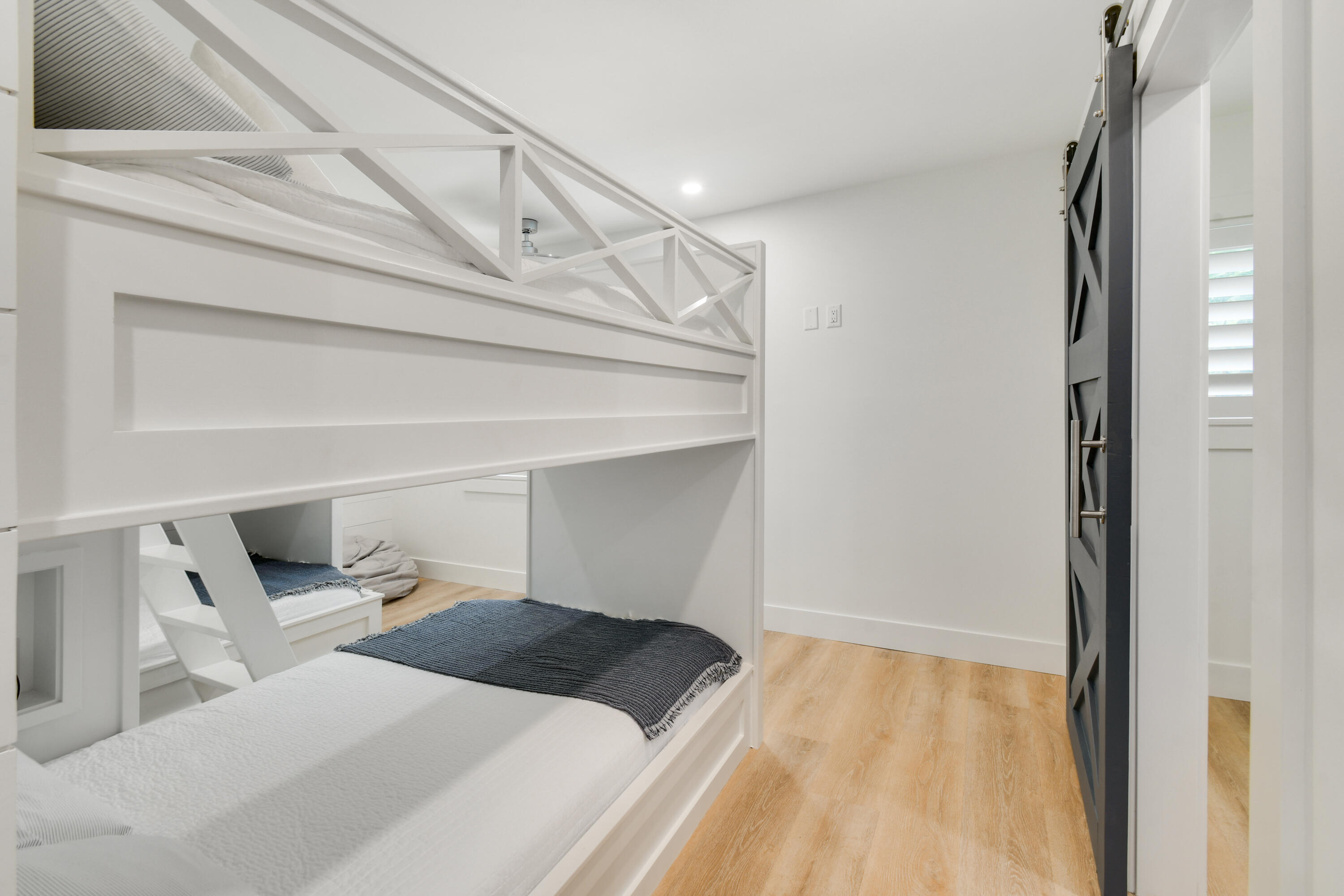 1091 SINGER, Singer Island FL 33404