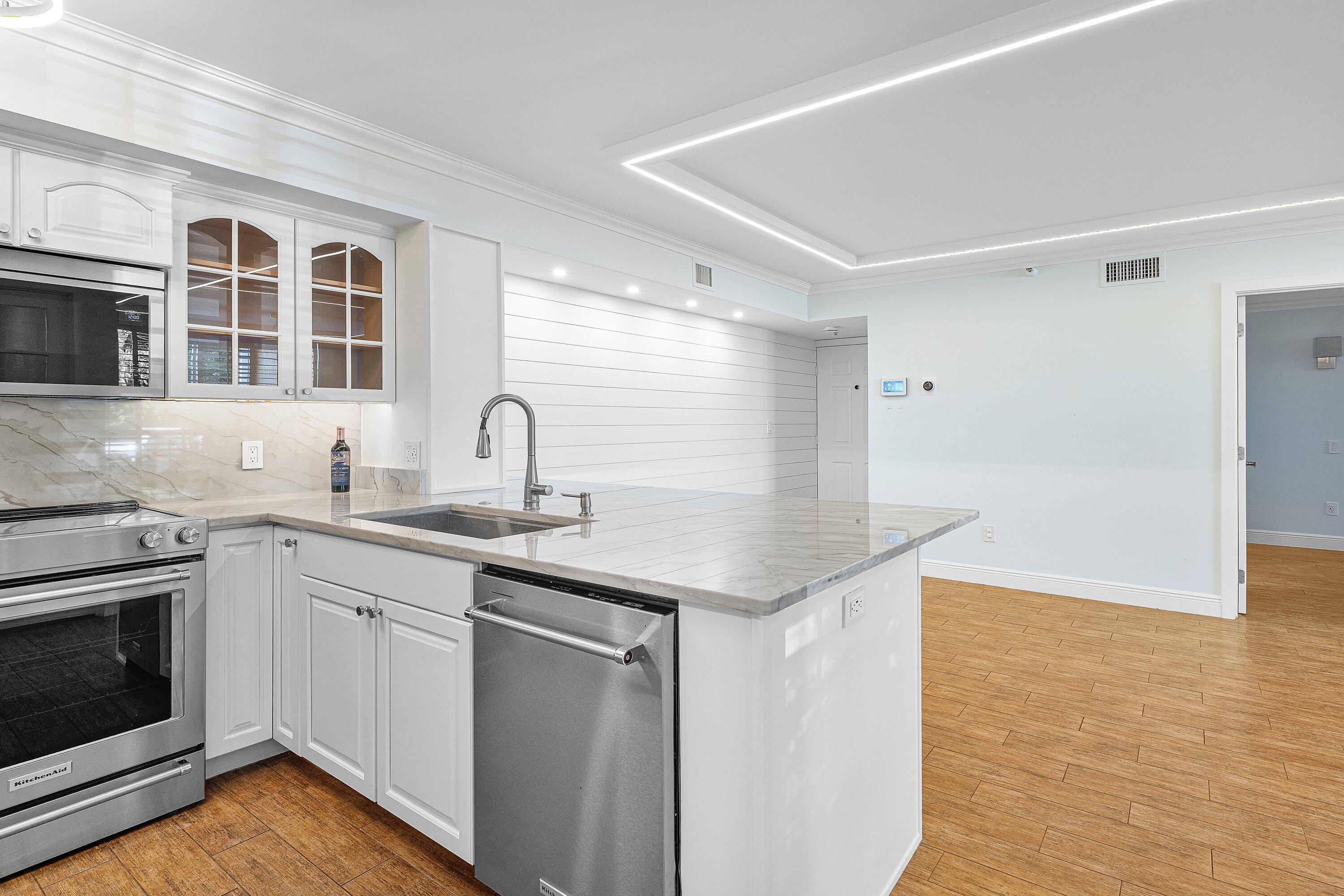167 YACHT CLUB #107, Hypoluxo FL 33462