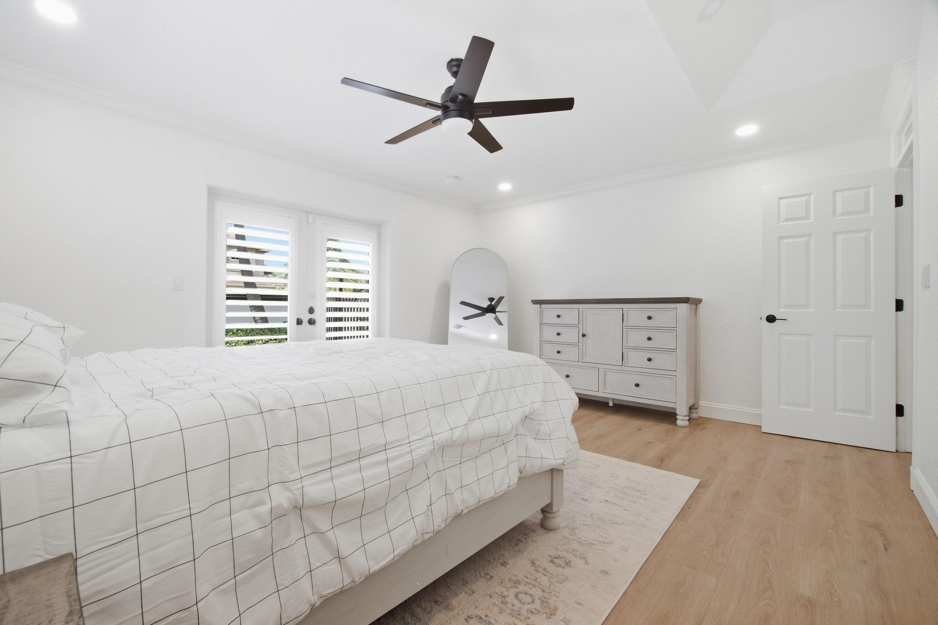 4030 NE 25TH, Lighthouse Point FL 33064