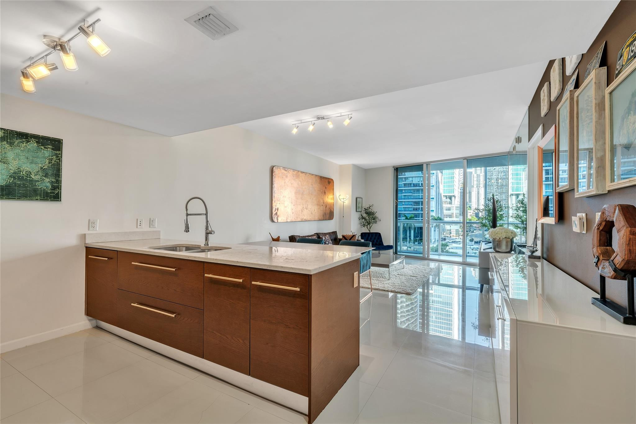 475 BRICKELL #512, Miami FL 33131