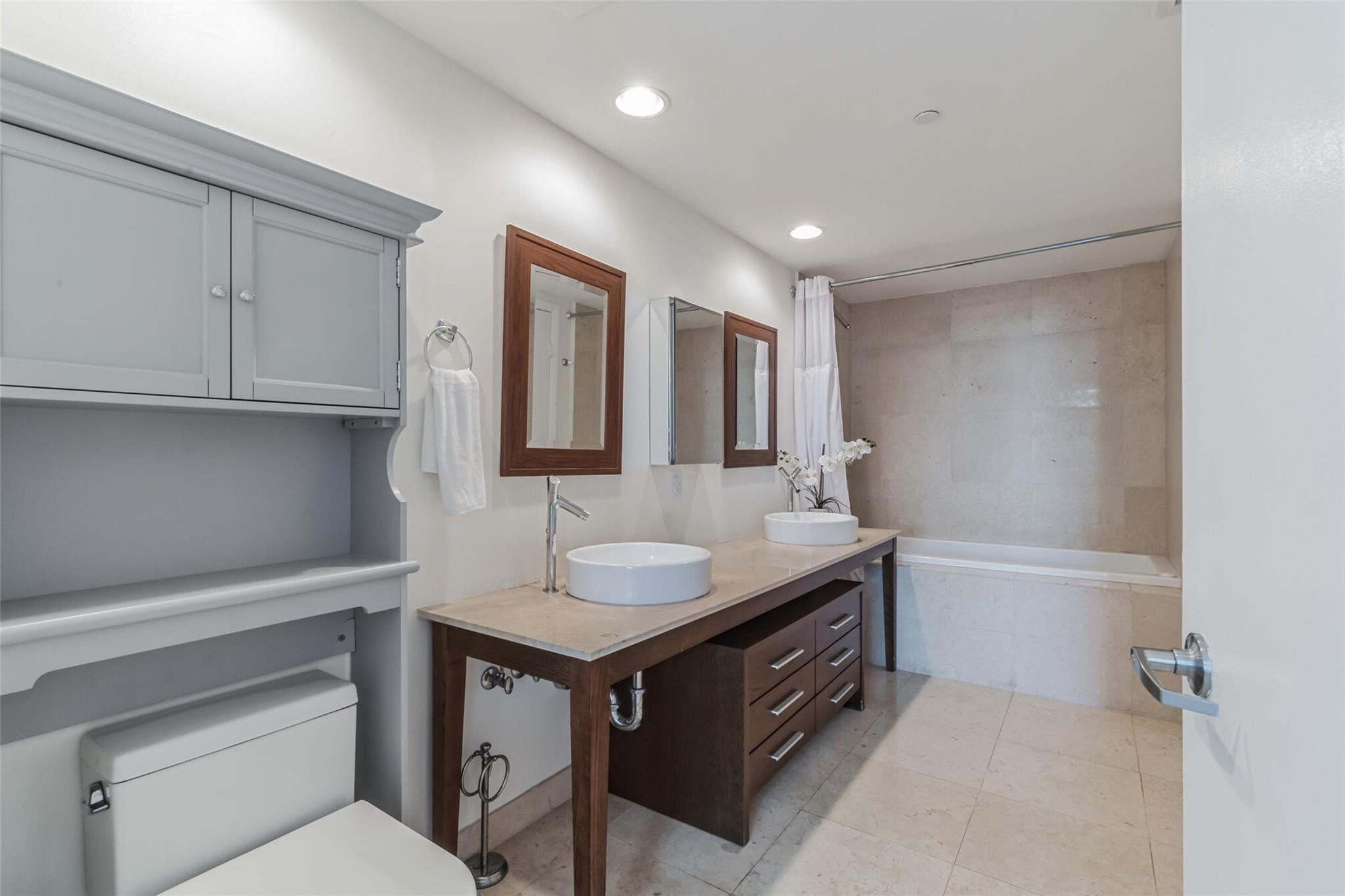 475 BRICKELL #512, Miami FL 33131