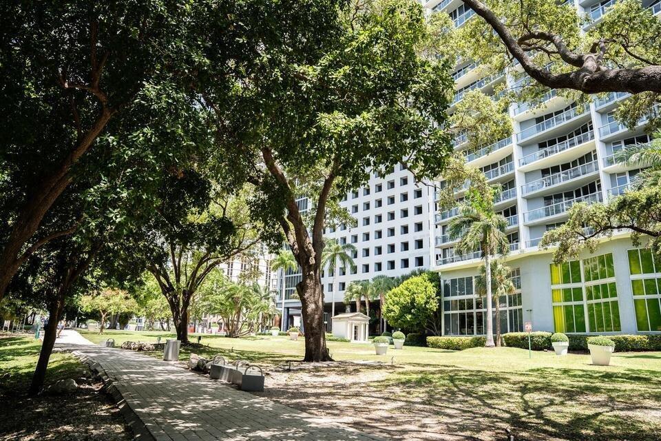 495 Brickell #1605, Miami FL 33131