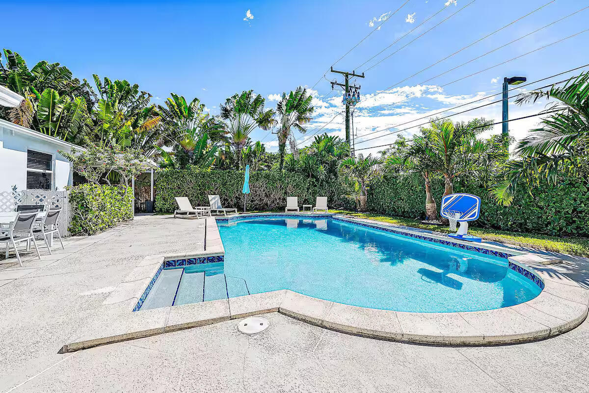 322 Maddock, West Palm Beach FL 33405