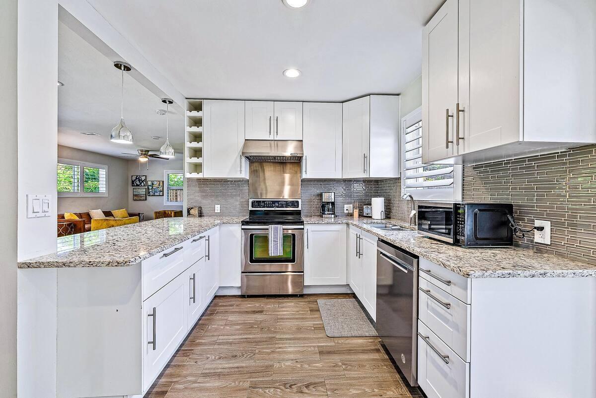 322 Maddock, West Palm Beach FL 33405