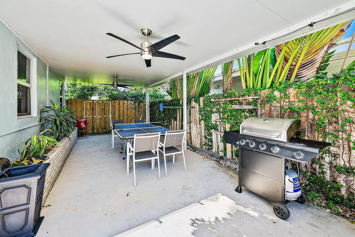 322 Maddock, West Palm Beach FL 33405