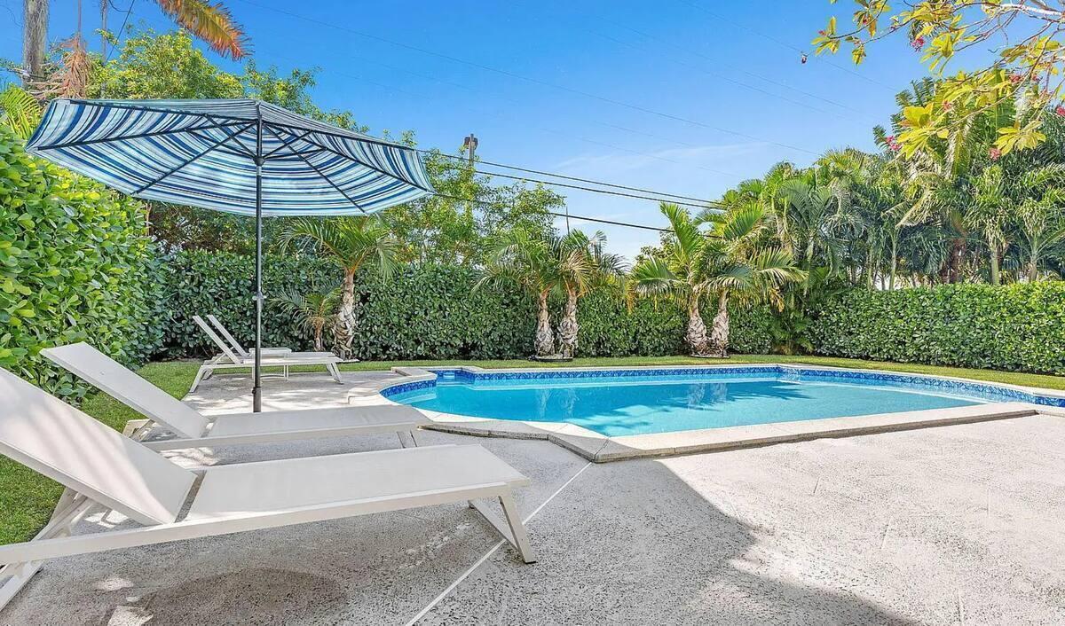 322 Maddock, West Palm Beach FL 33405