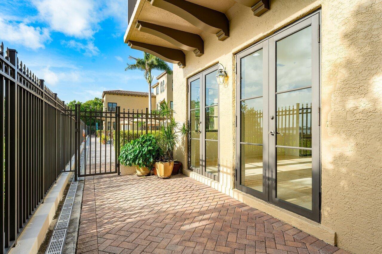 910 VIA VILLAGIO, Hypoluxo FL 33462