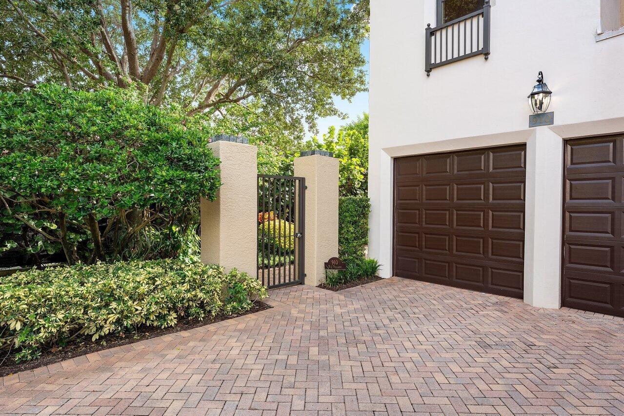 910 VIA VILLAGIO, Hypoluxo FL 33462