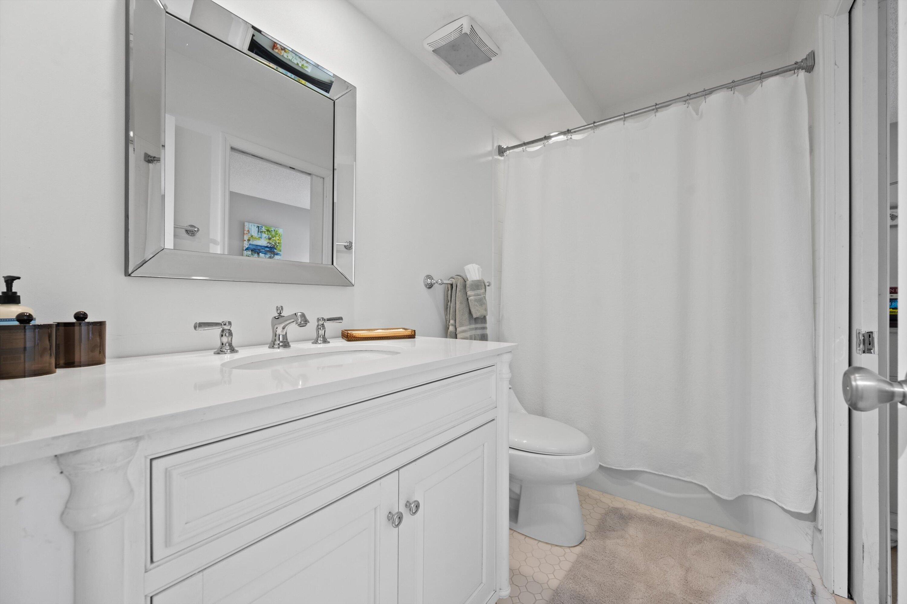 13329 Polo Club #105, Wellington FL 33414
