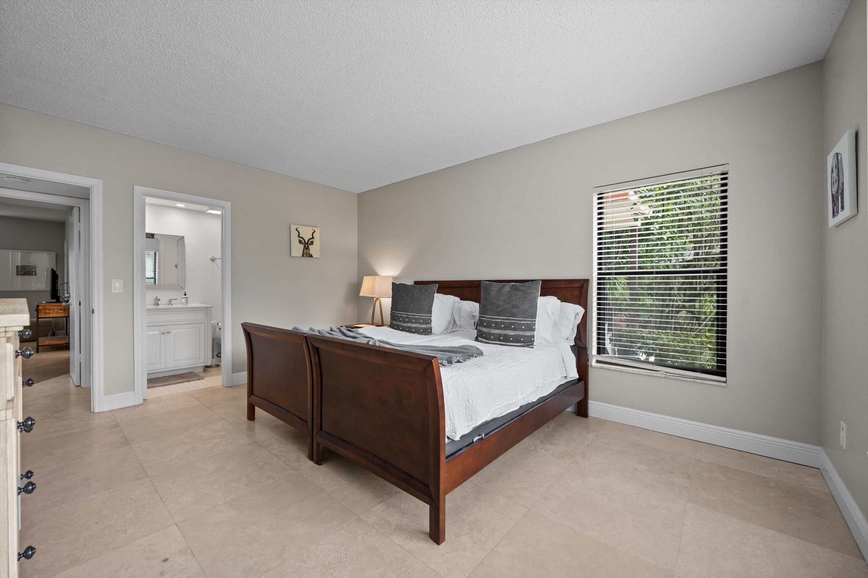 13329 Polo Club #105, Wellington FL 33414