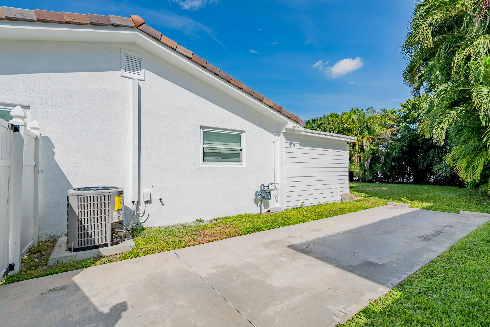 121 TACOMA, Palm Beach Shores FL 33404